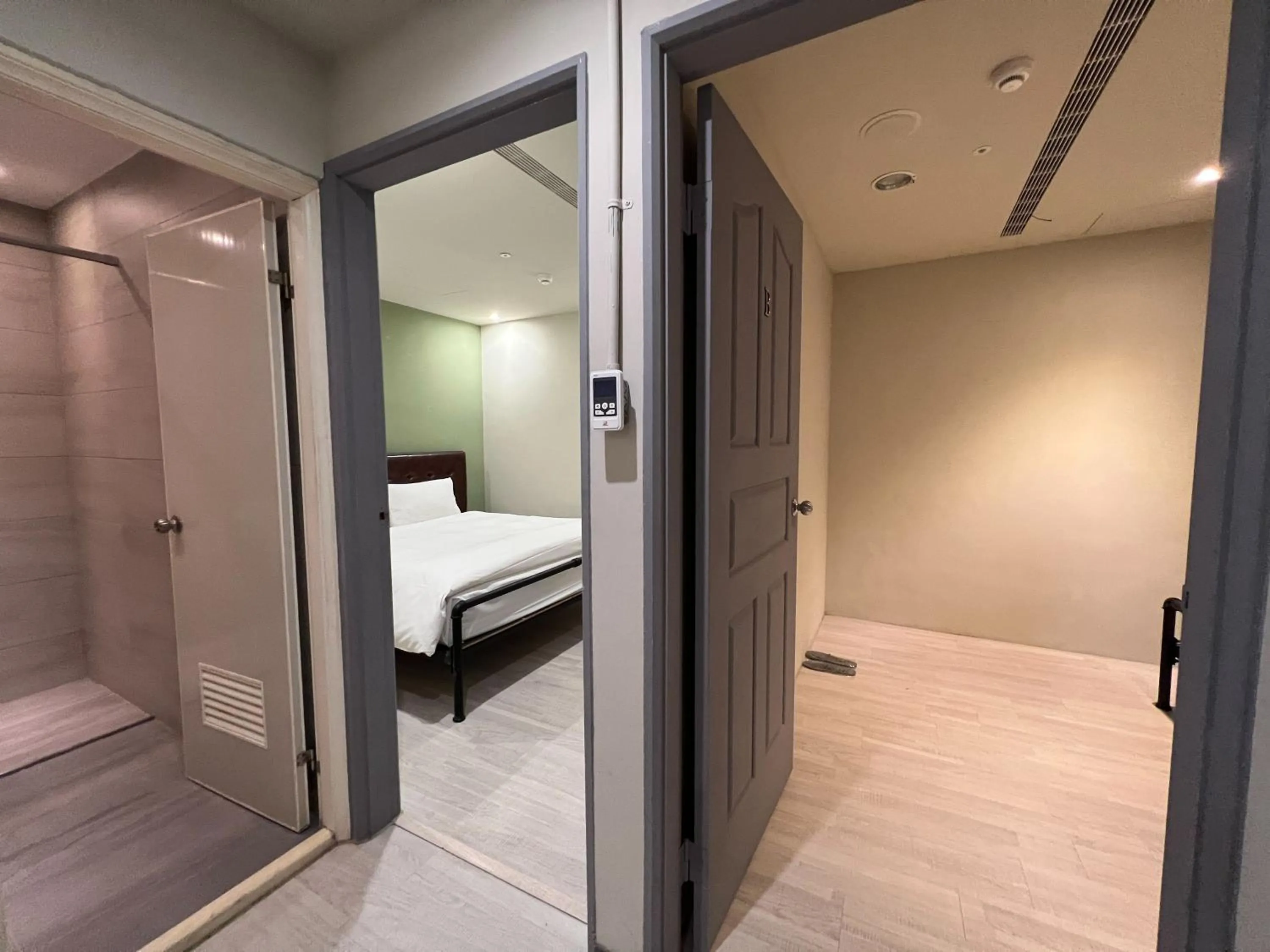 Photo of the whole room, Bed in Saint Hostel