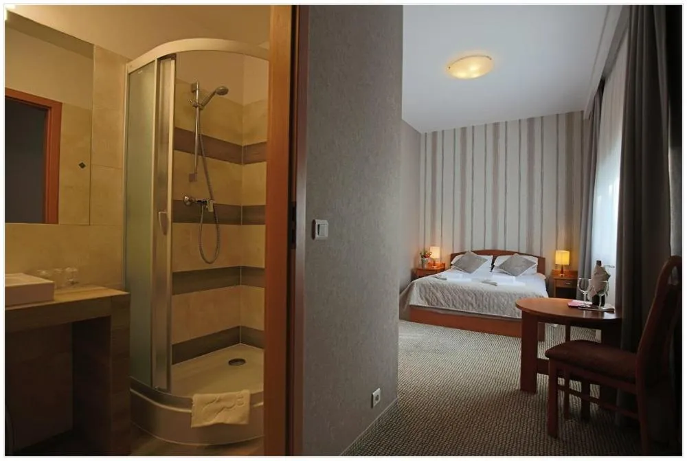 Photo of the whole room, Bed in Hotel Polonez