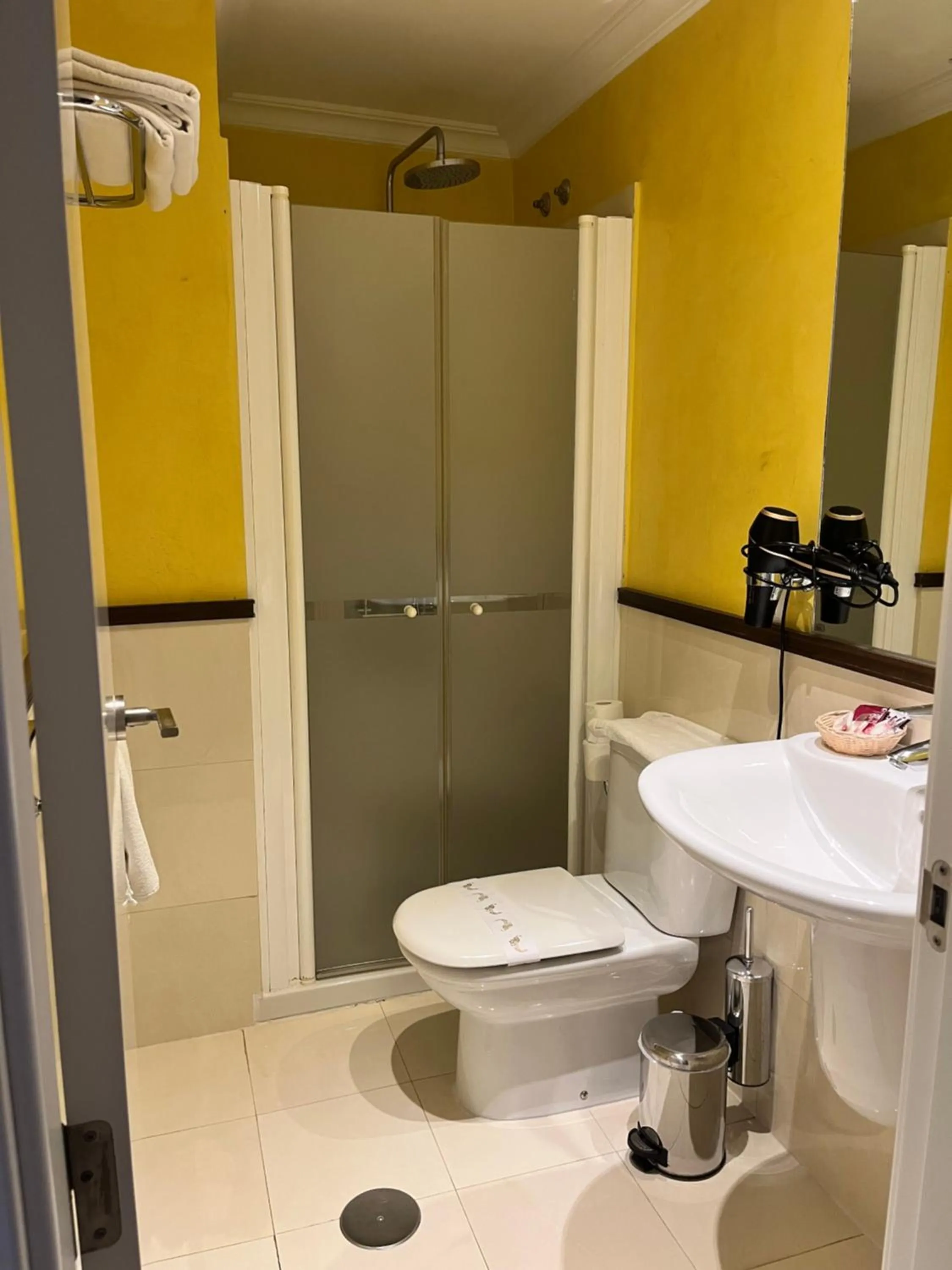 Bathroom in Hostal Al-Andalus