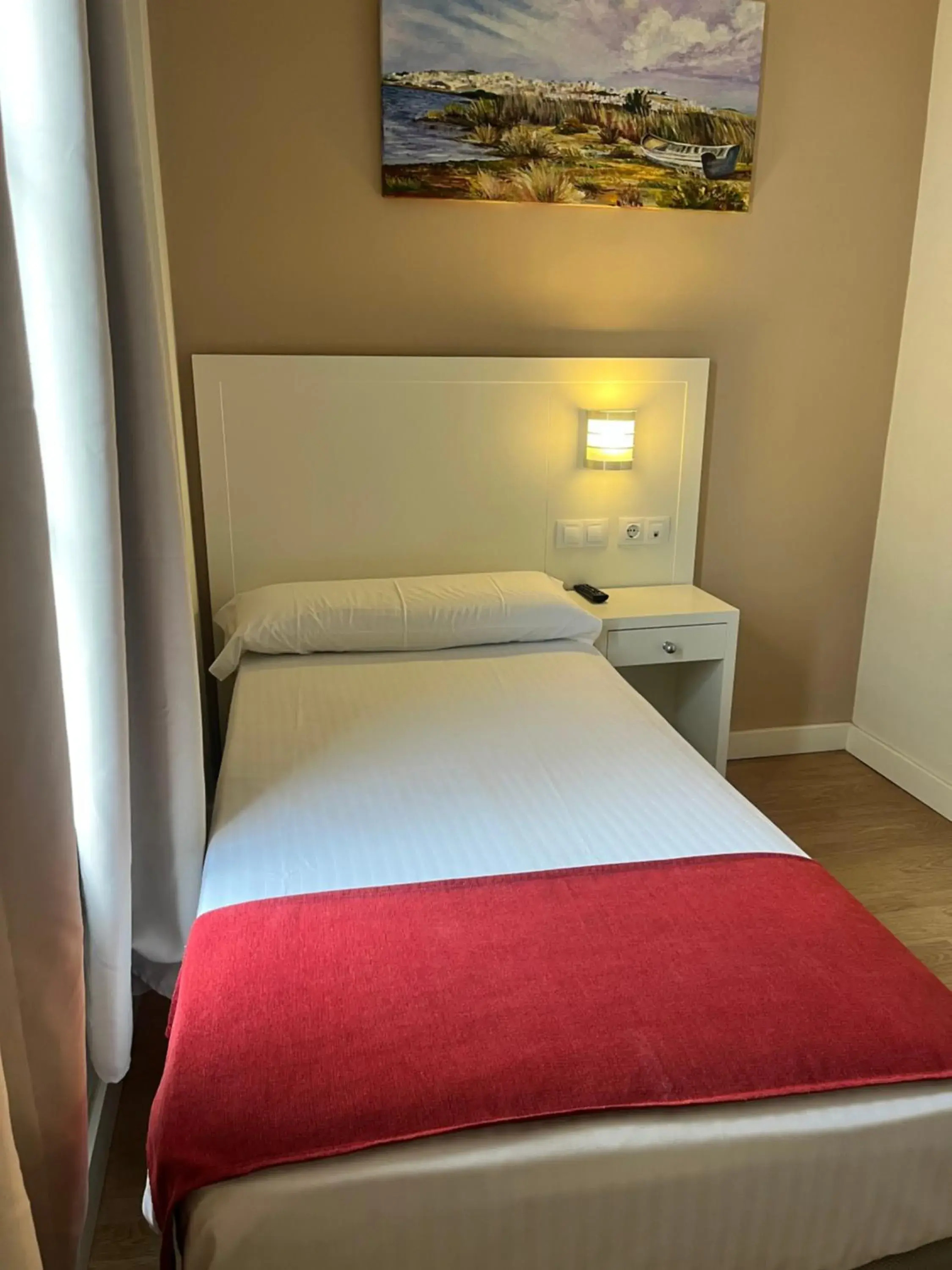 Single Room - single occupancy - Disability Access in Hostal Al-Andalus Single Room - single occupancy - Disability Access in Hostal Al-Andalus