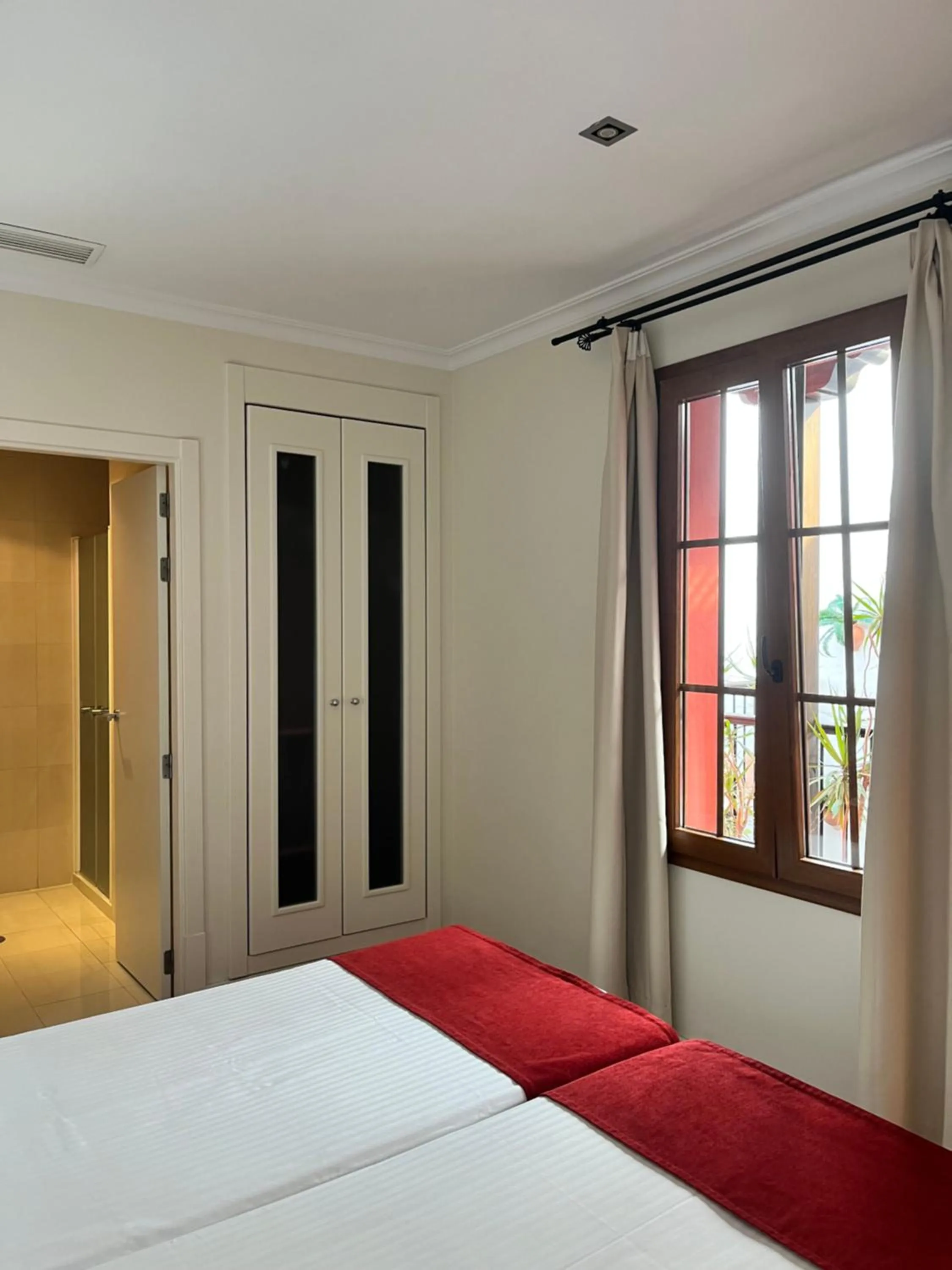 Photo of the whole room, Bed in Hostal Al-Andalus