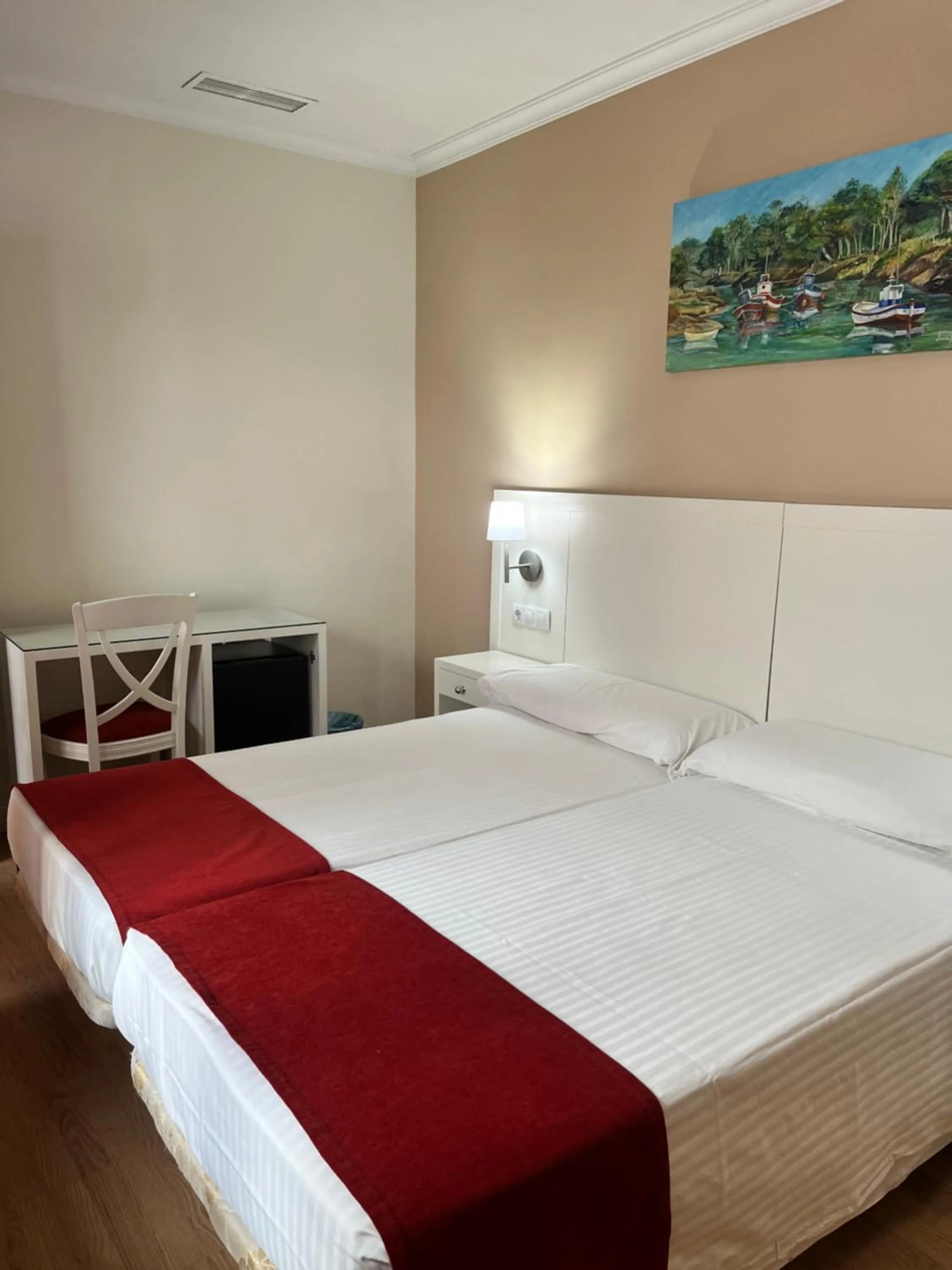 Photo of the whole room, Bed in Hostal Al-Andalus