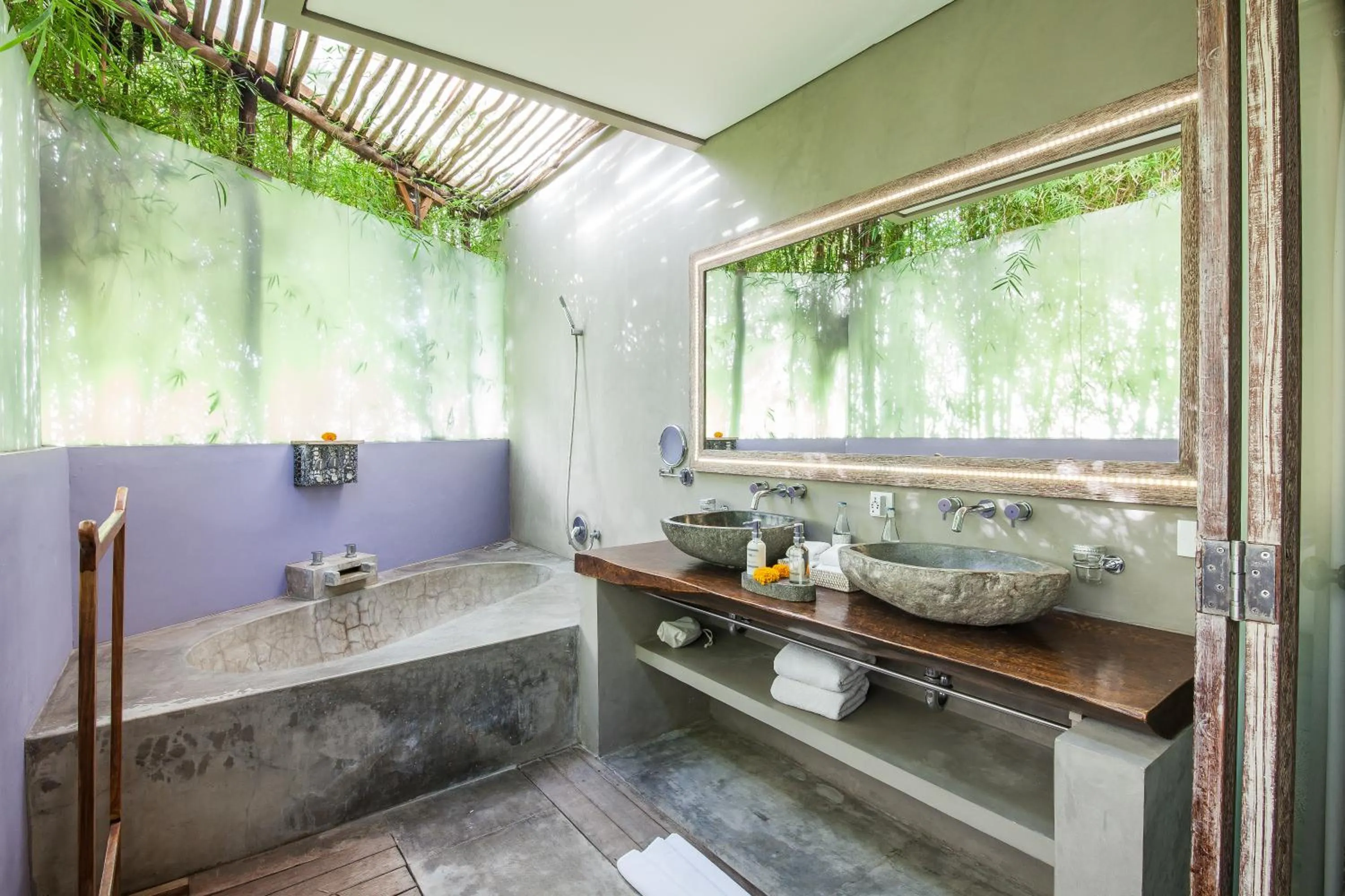 Shower in Blue Karma Dijiwa Seminyak