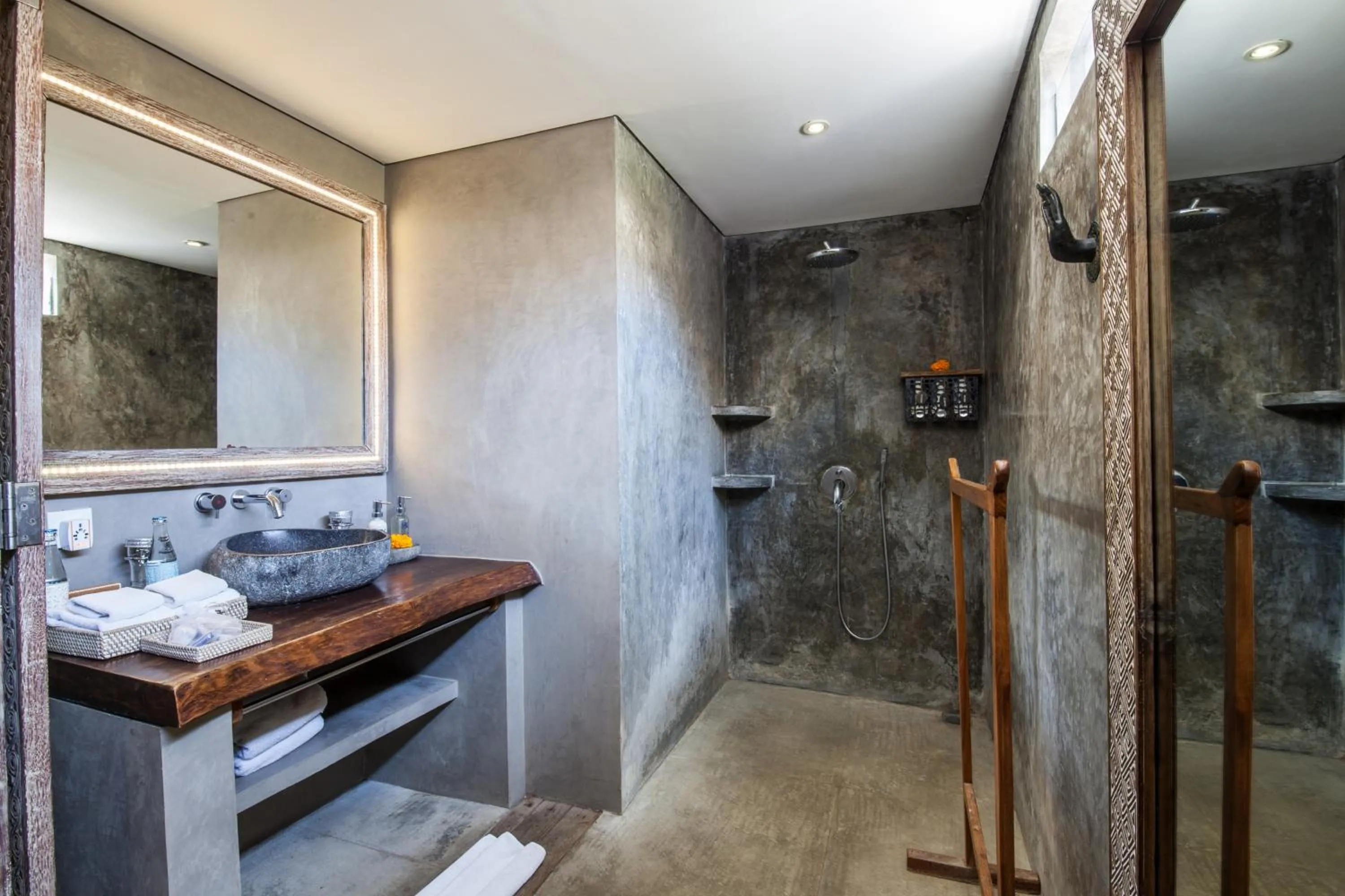 Shower in Blue Karma Dijiwa Seminyak