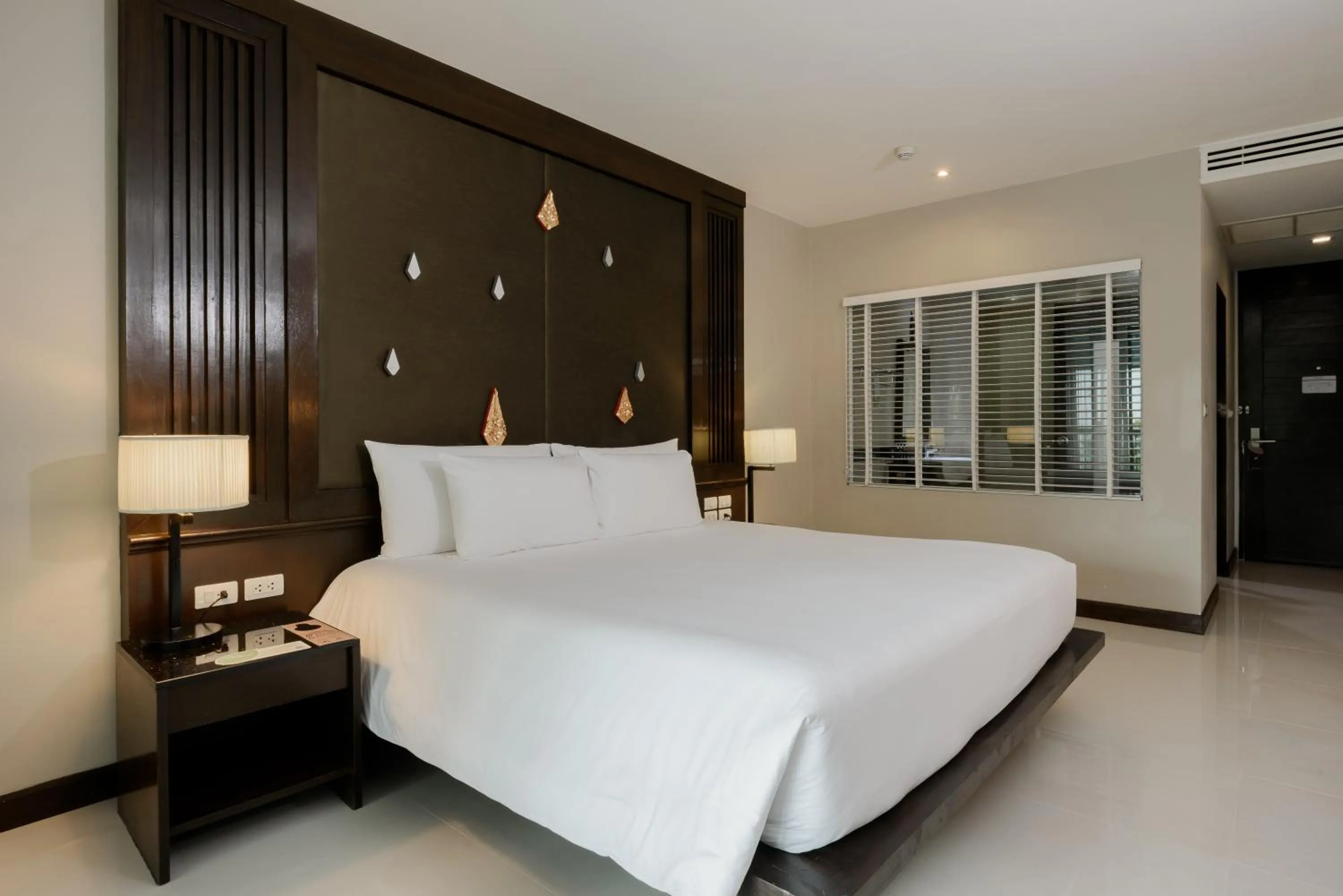 Bed in Centara Anda Dhevi Resort & Spa Krabi