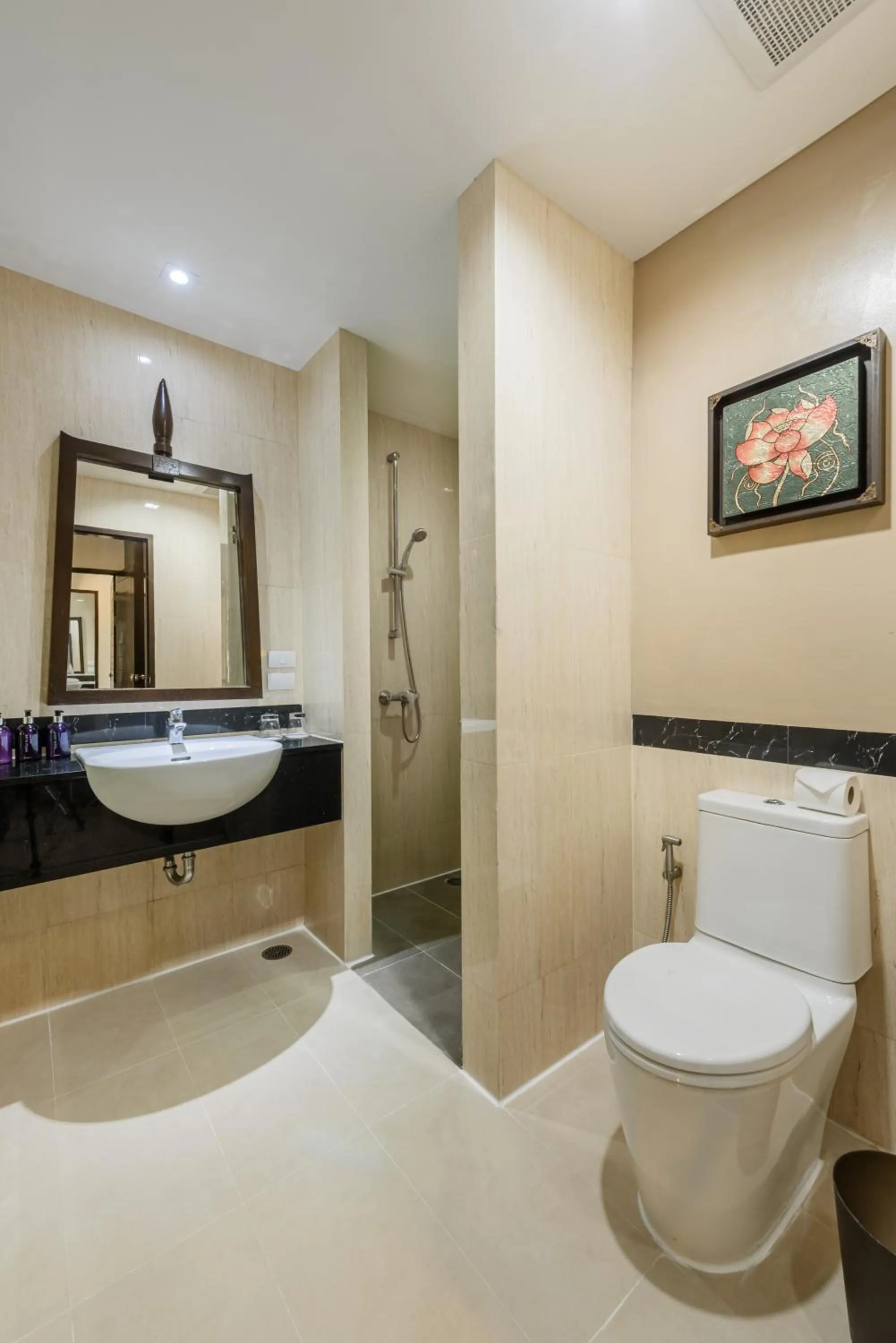 Shower in Centara Anda Dhevi Resort & Spa Krabi