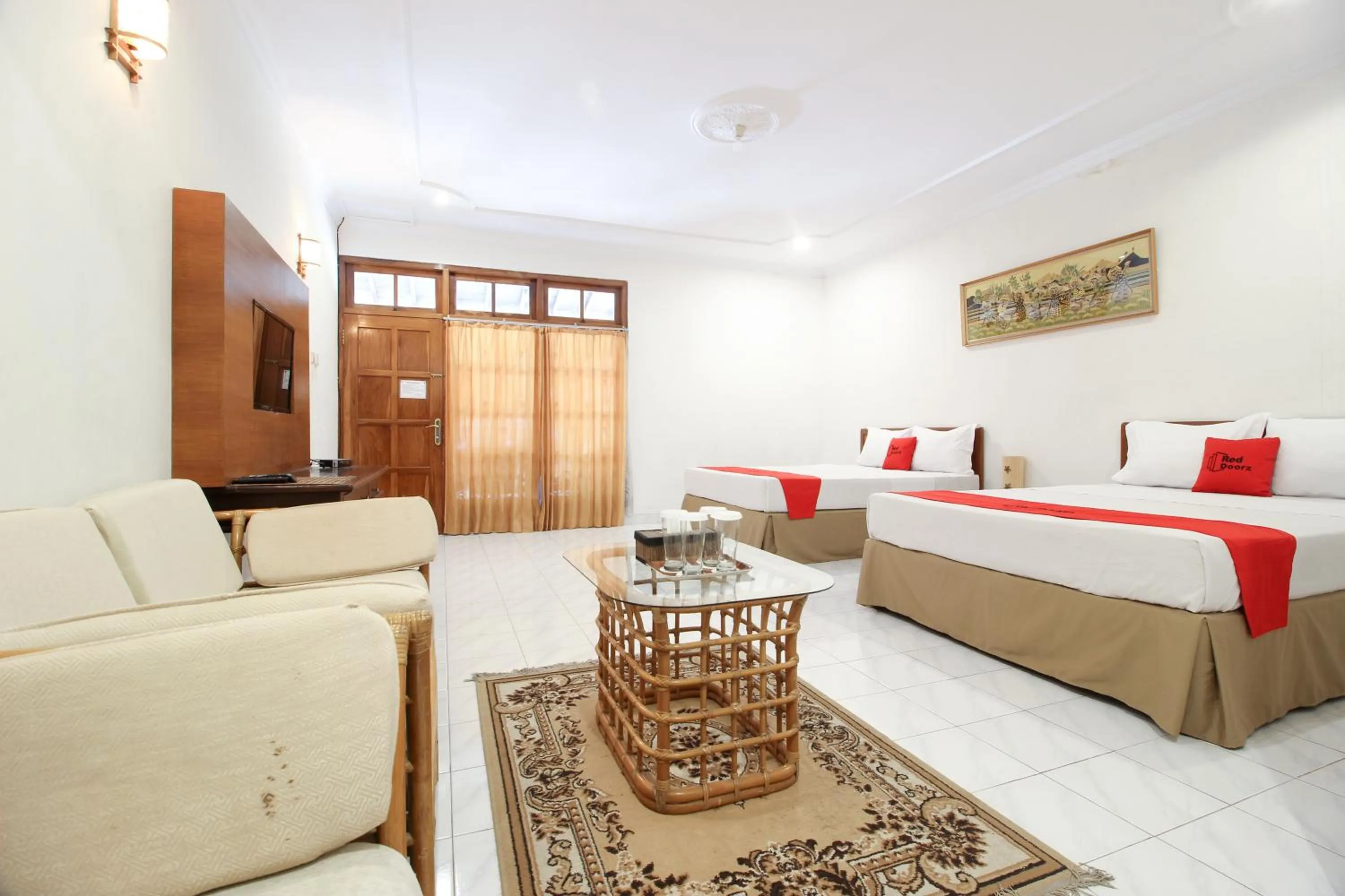 Bedroom, Bed in RedDoorz Plus near Alun Alun Selatan 2