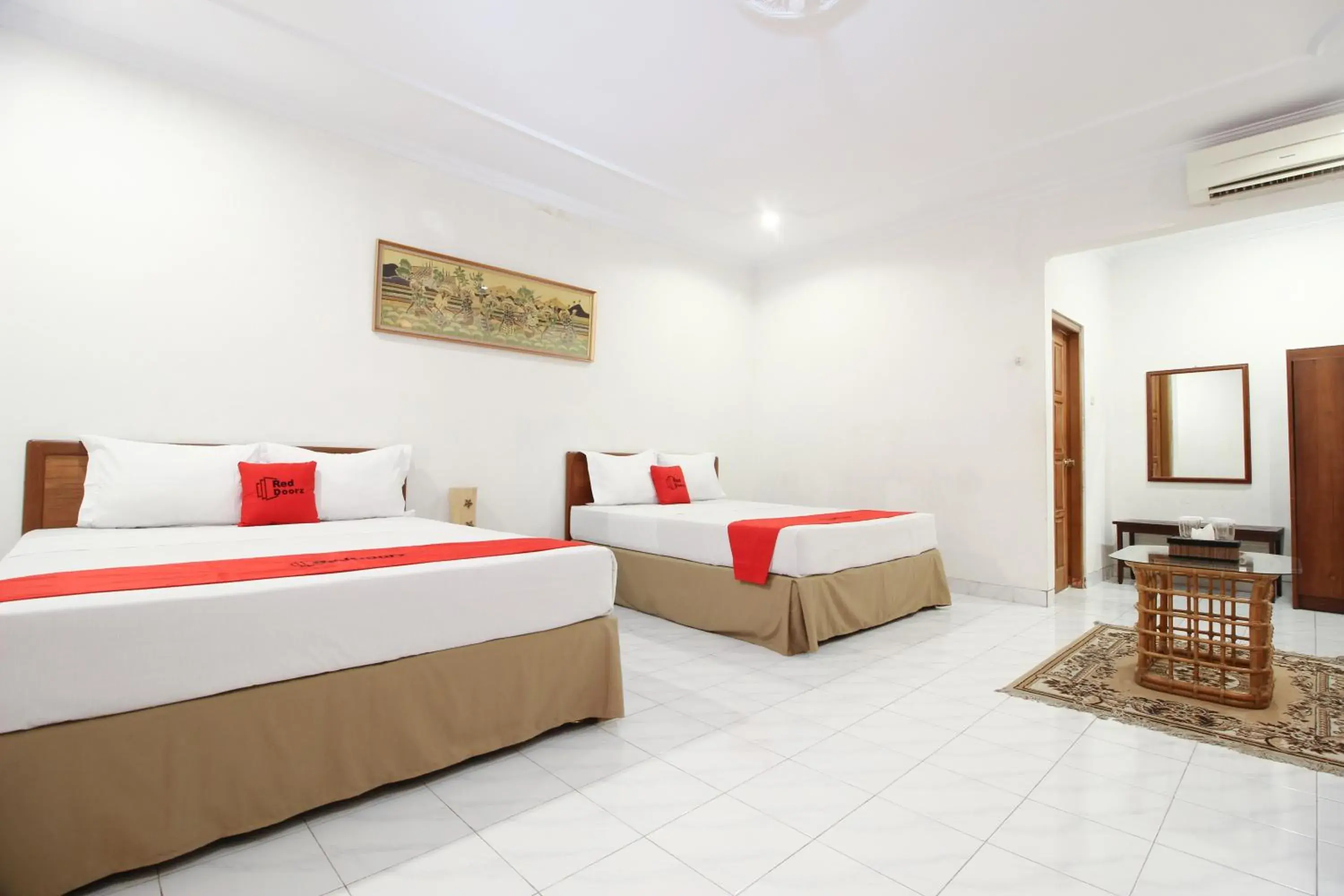 Bedroom, Bed in RedDoorz Plus near Alun Alun Selatan 2 Bedroom, Bed in RedDoorz Plus near Alun Alun Selatan 2