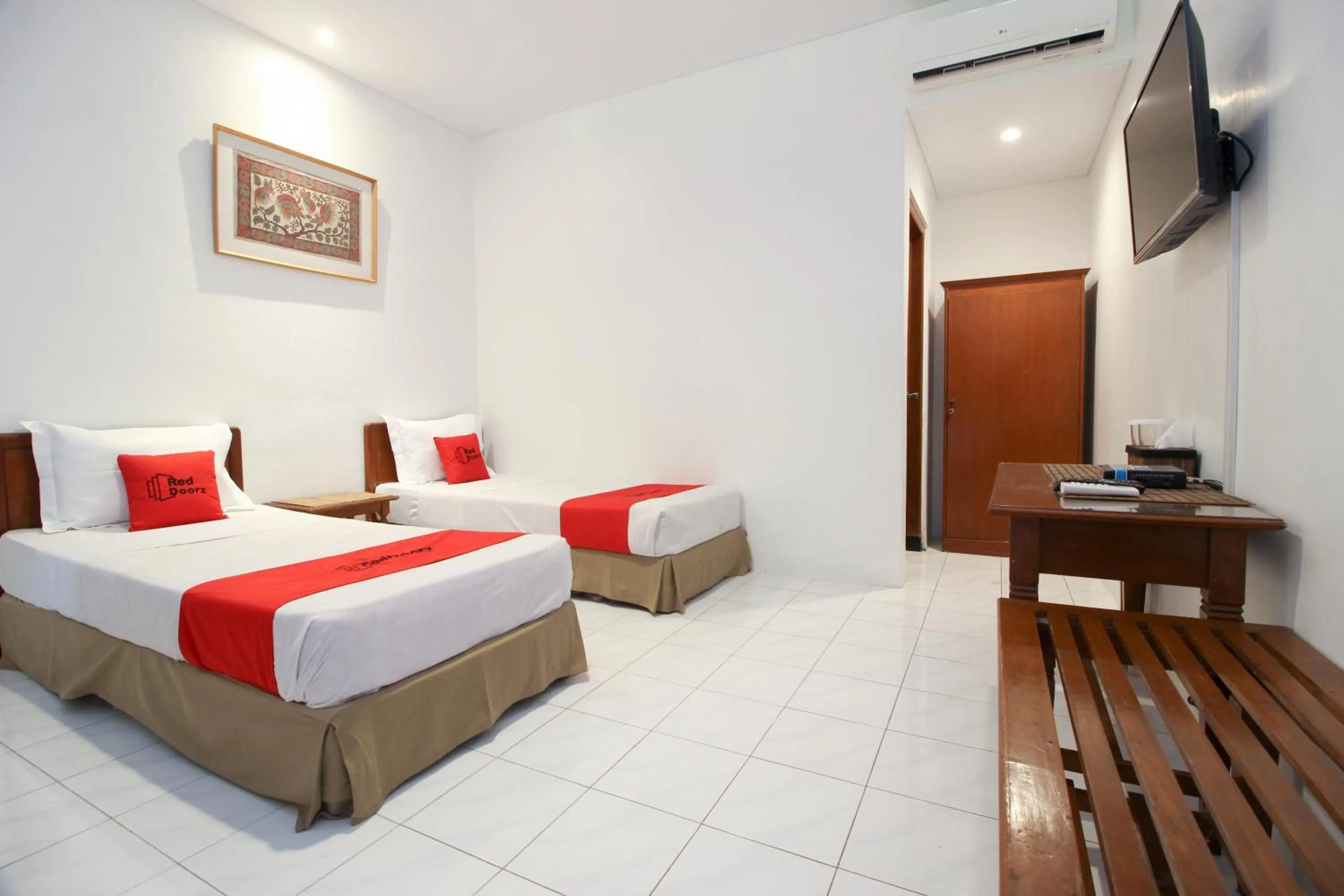 Bedroom, Bed in RedDoorz Plus near Alun Alun Selatan 2