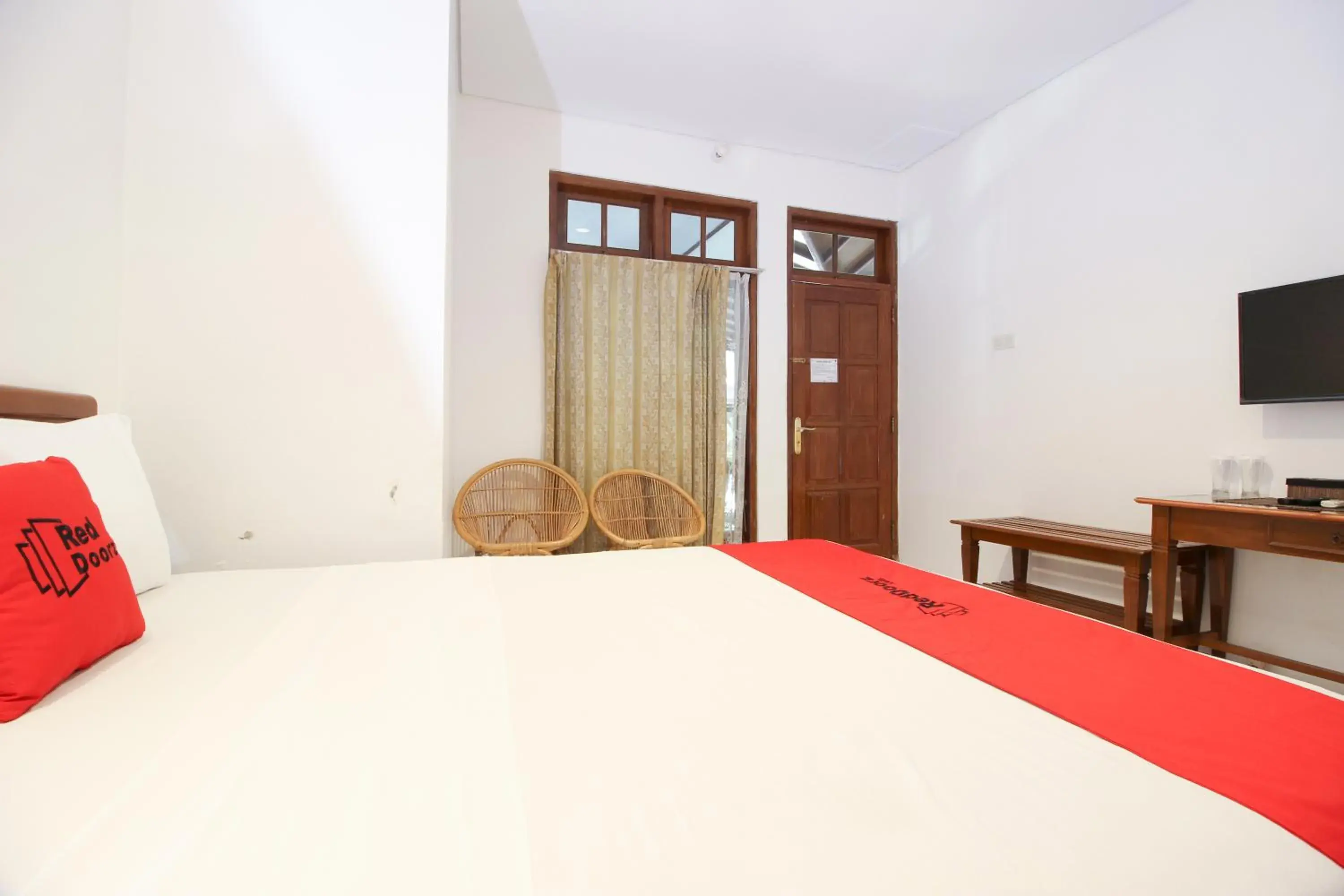 Bedroom, Bed in RedDoorz Plus near Alun Alun Selatan 2 Bedroom, Bed in RedDoorz Plus near Alun Alun Selatan 2