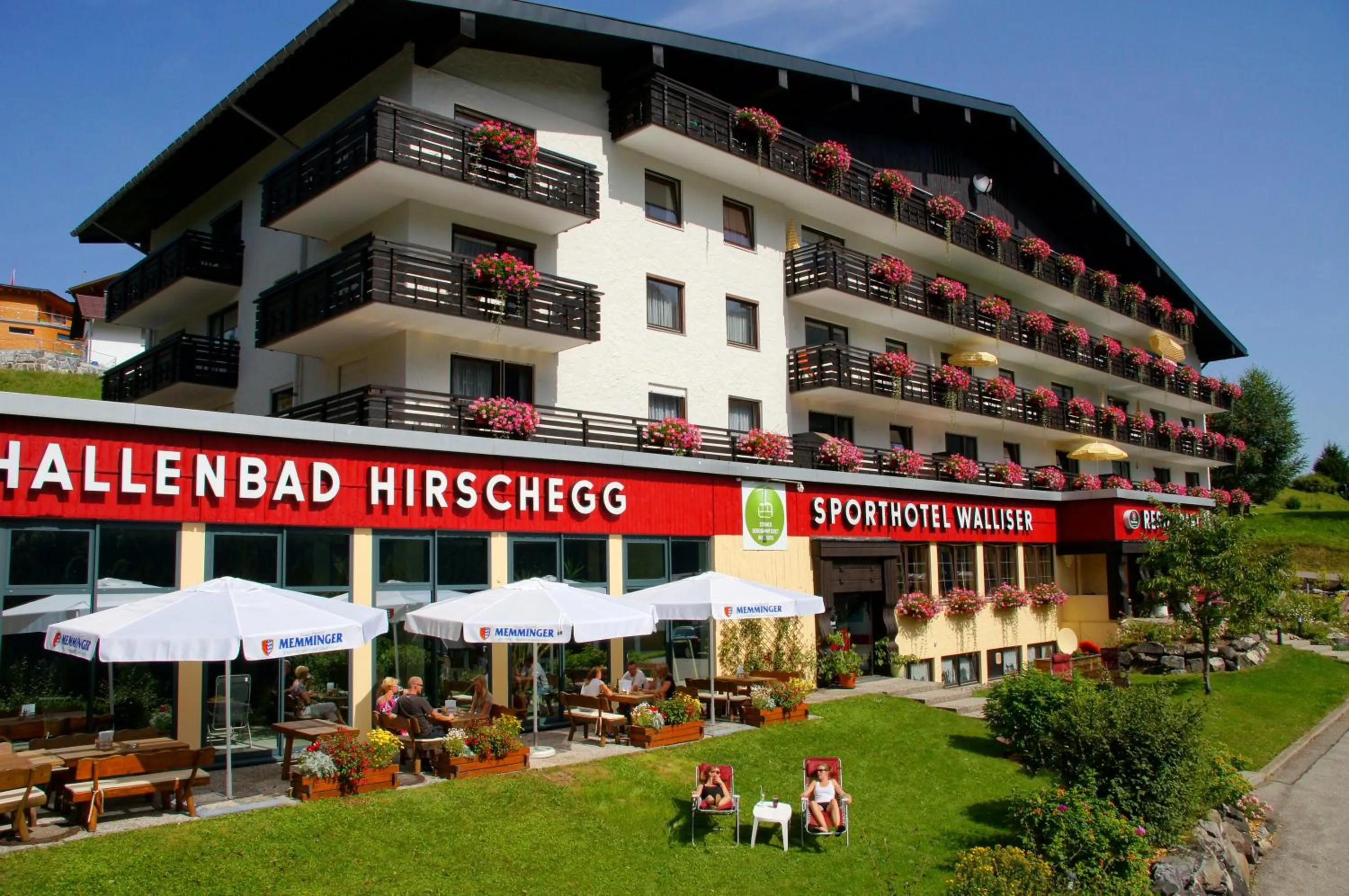 Facade/entrance in Sporthotel Walliser