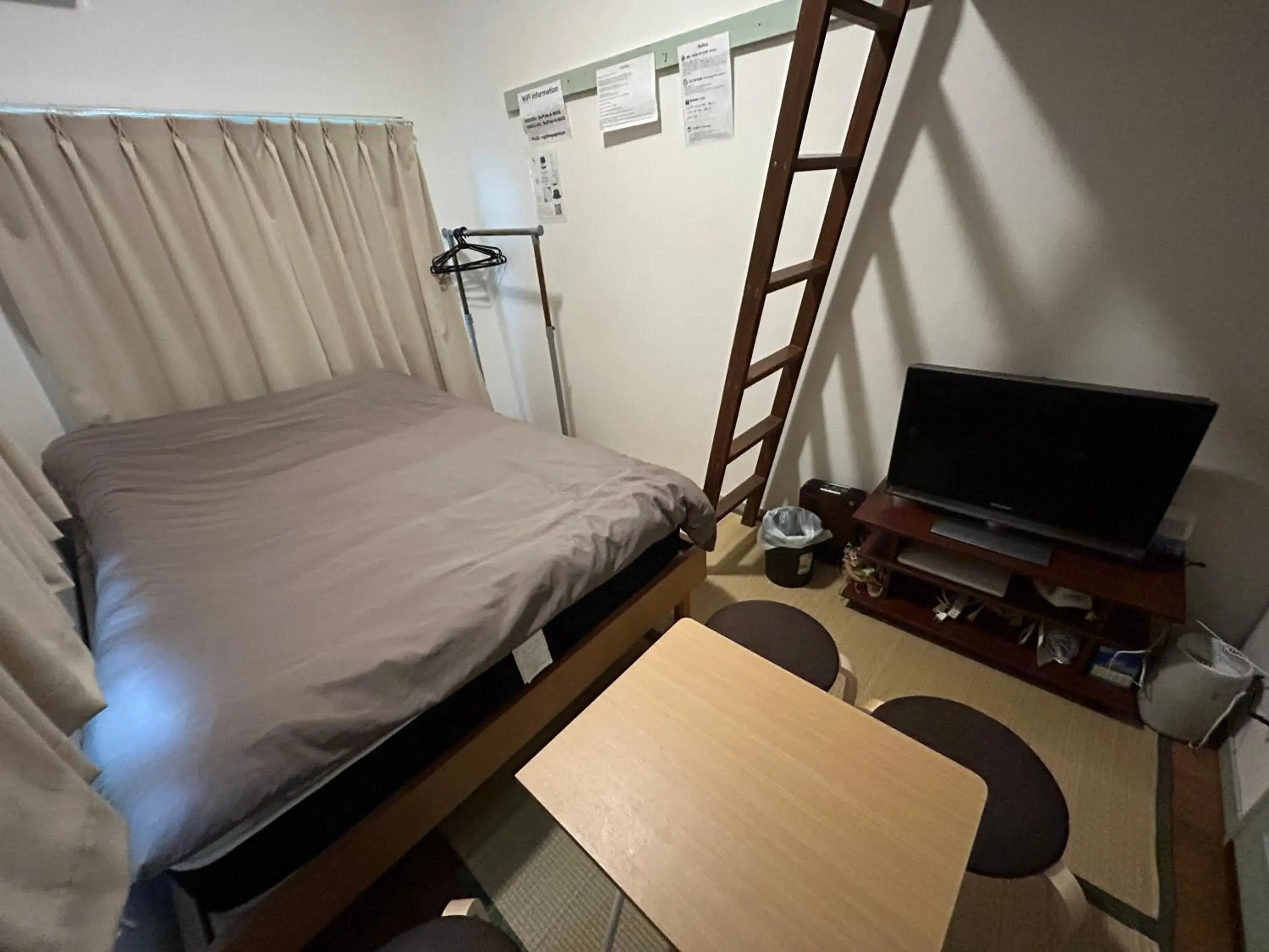 TV and multimedia, Bed in Guest House ZEN HAKATA NISHIJIN TV and multimedia, Bed in Guest House ZEN HAKATA NISHIJIN