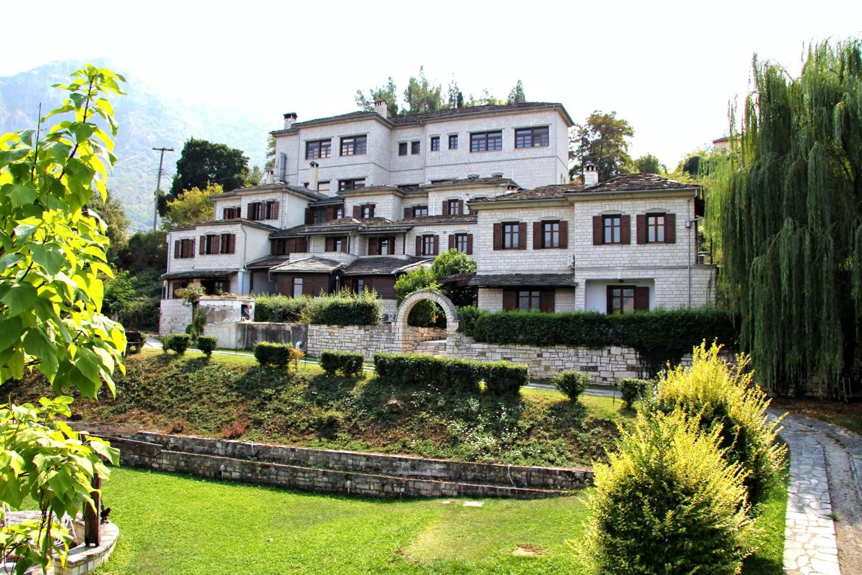 Facade/entrance in Hotel Taxiarches