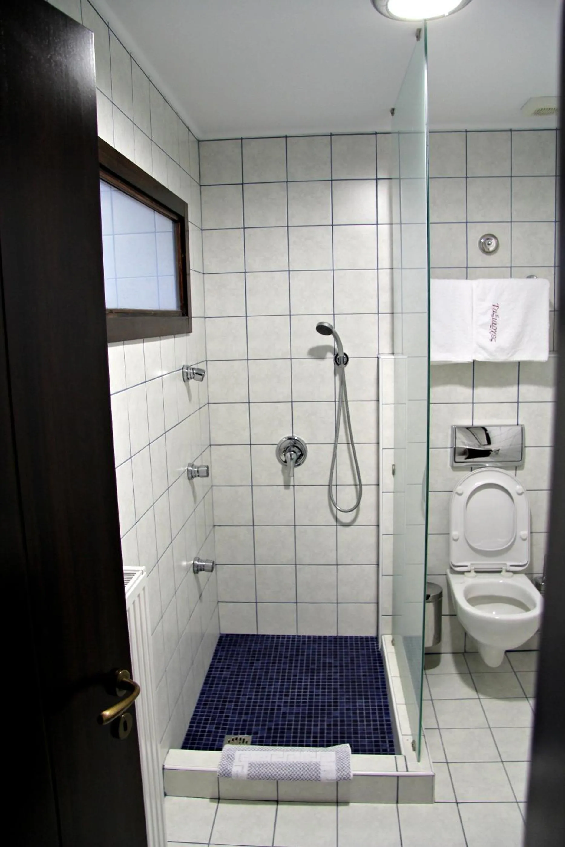 Bathroom in Hotel Taxiarches