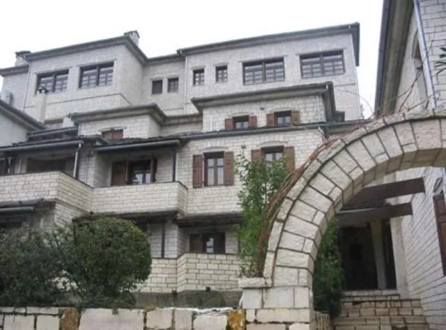 Facade/entrance in Hotel Taxiarches