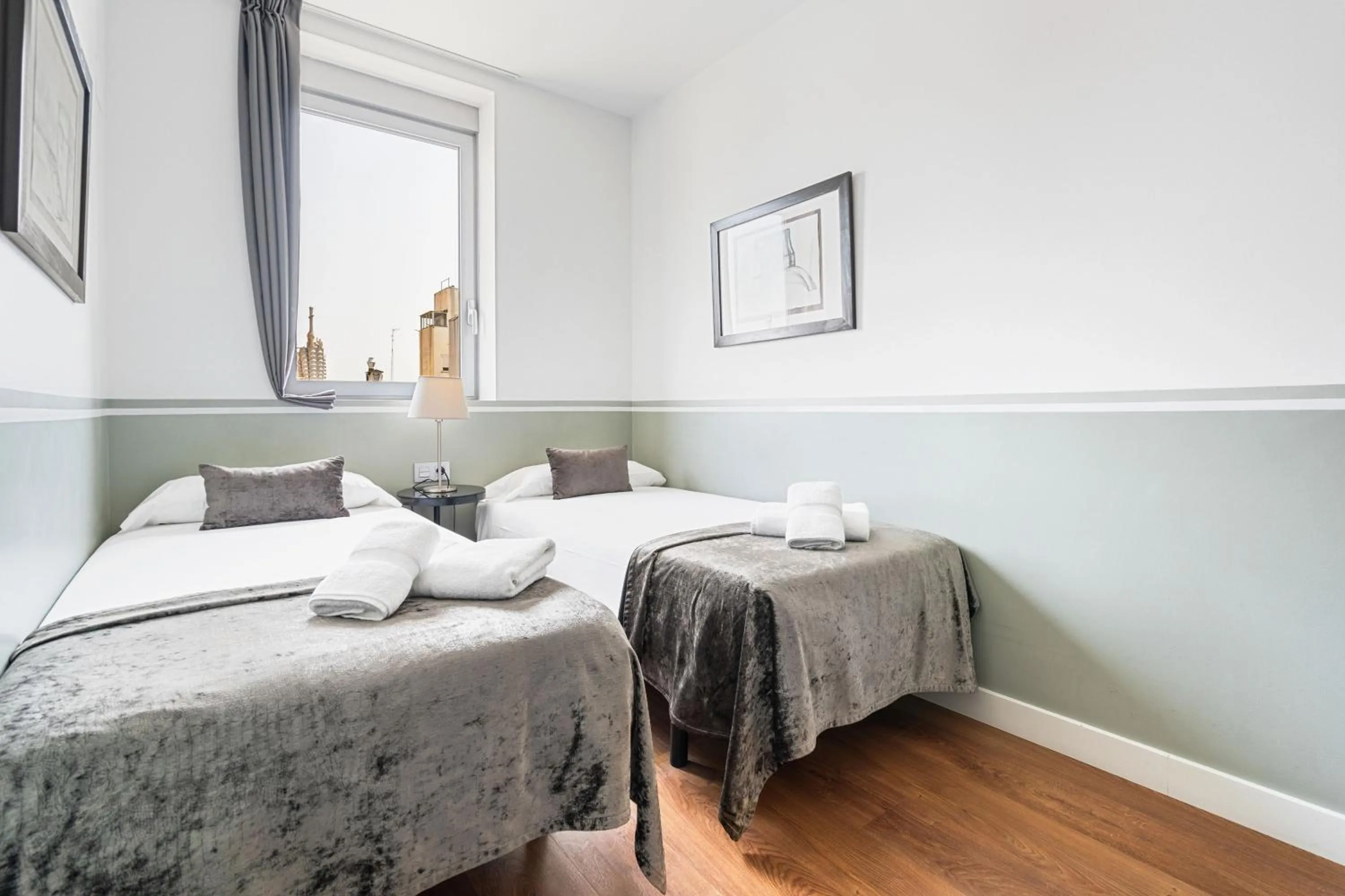 Photo of the whole room, Bed in Sensation Sagrada Familia