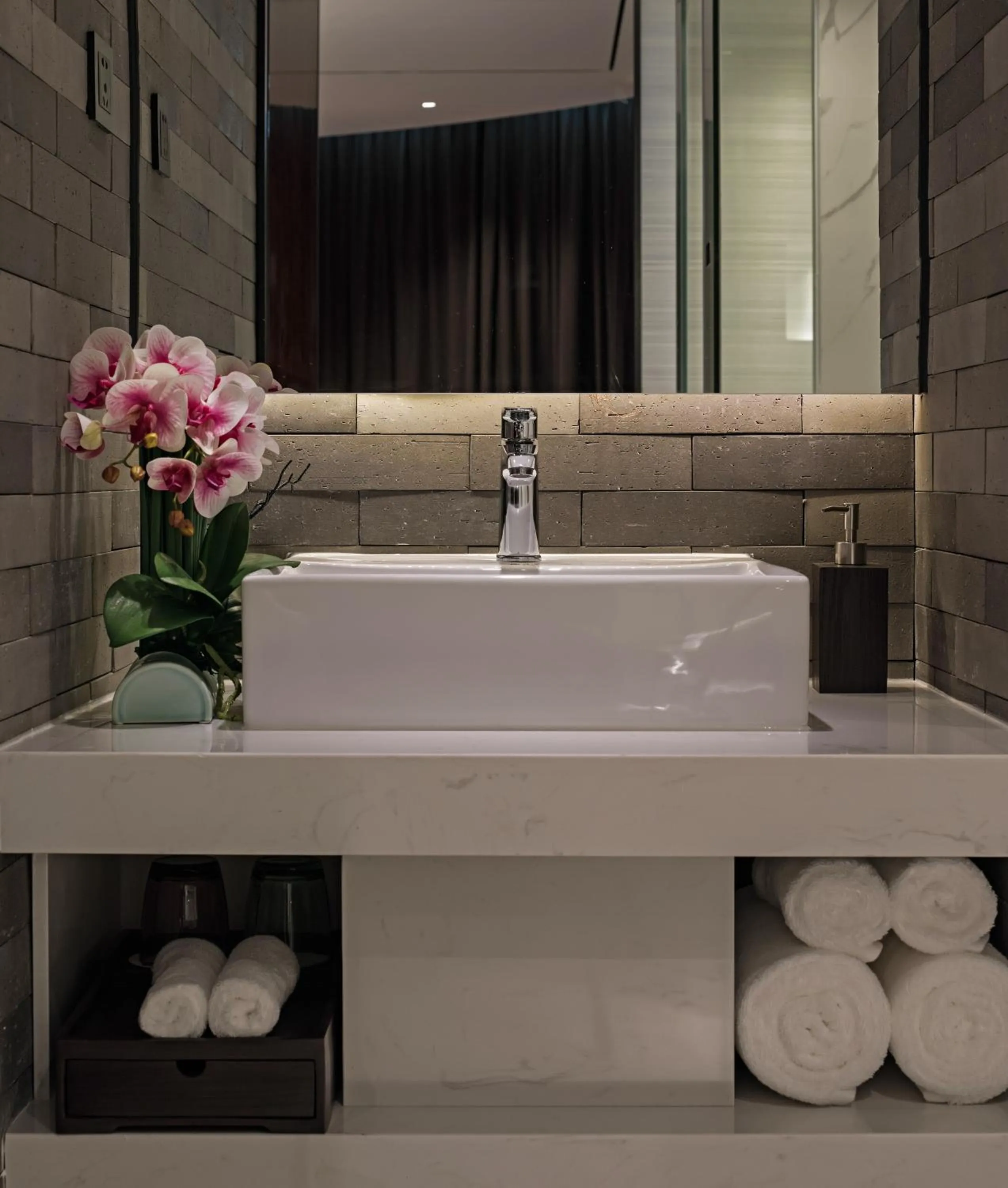 Toilet in Paco Hotel Chebeinan Metro Guanghzou