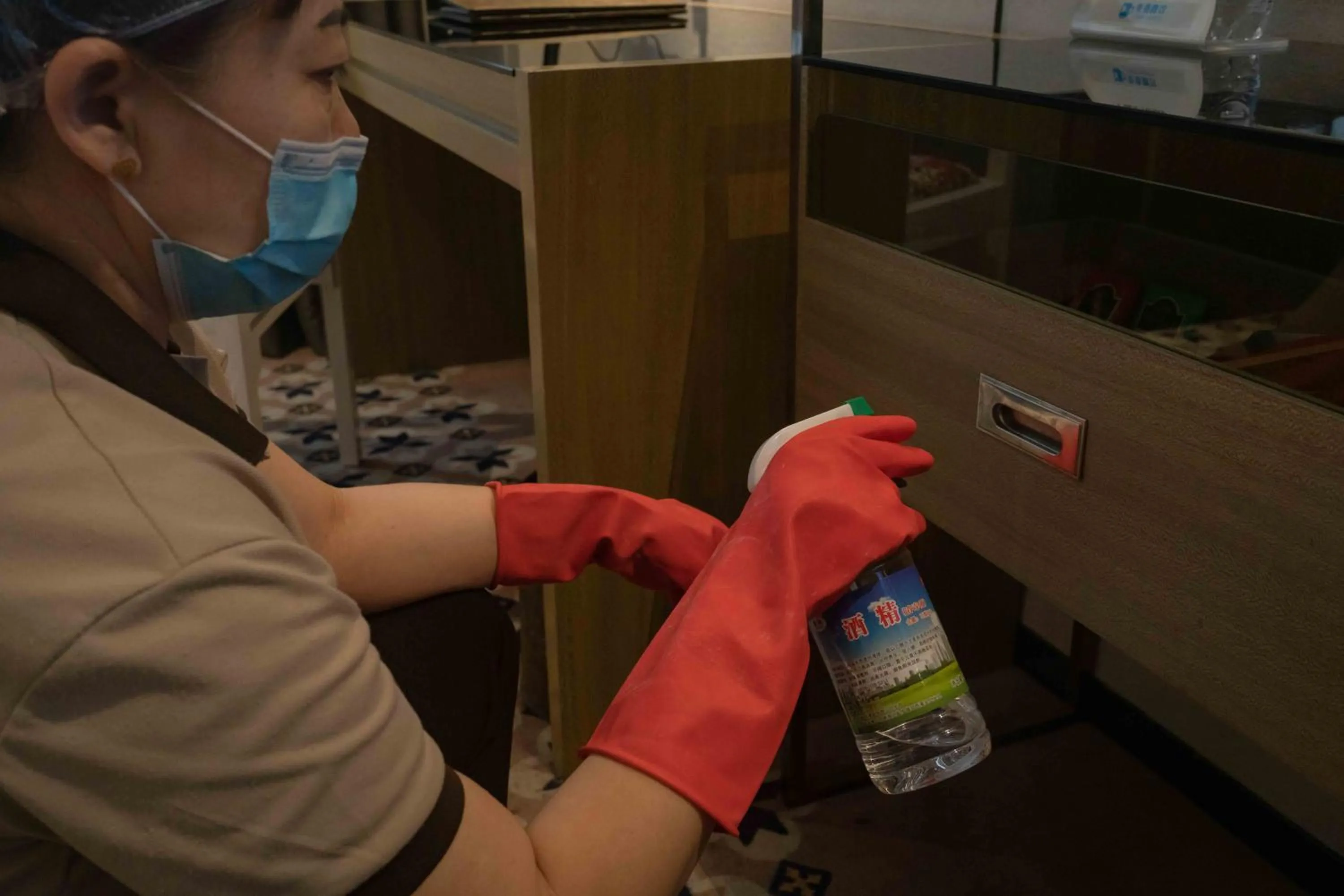 Staff in Paco Hotel Chebeinan Metro Guanghzou