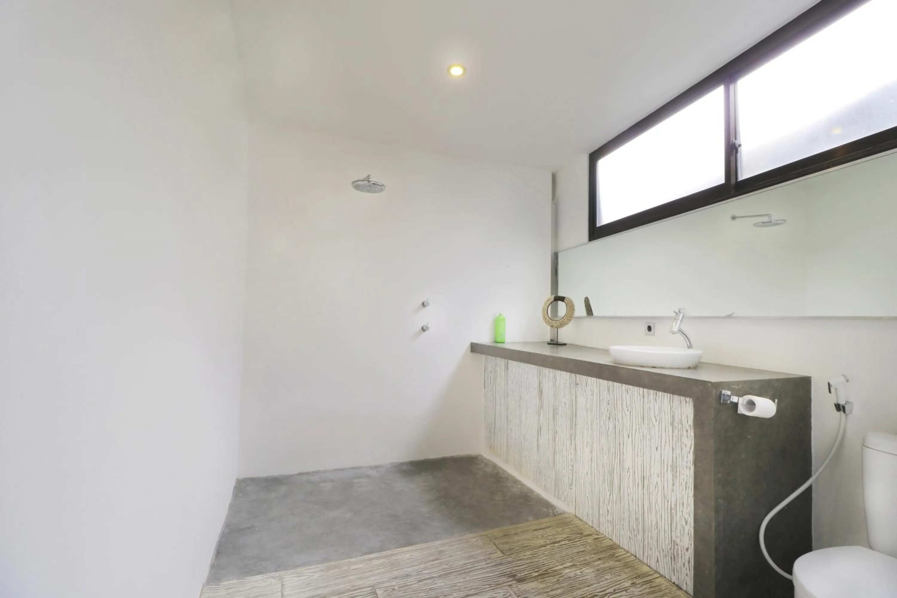 Bathroom in Clio Apartment