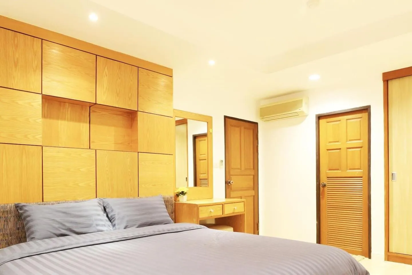 Bed in Serena Sathorn Suites