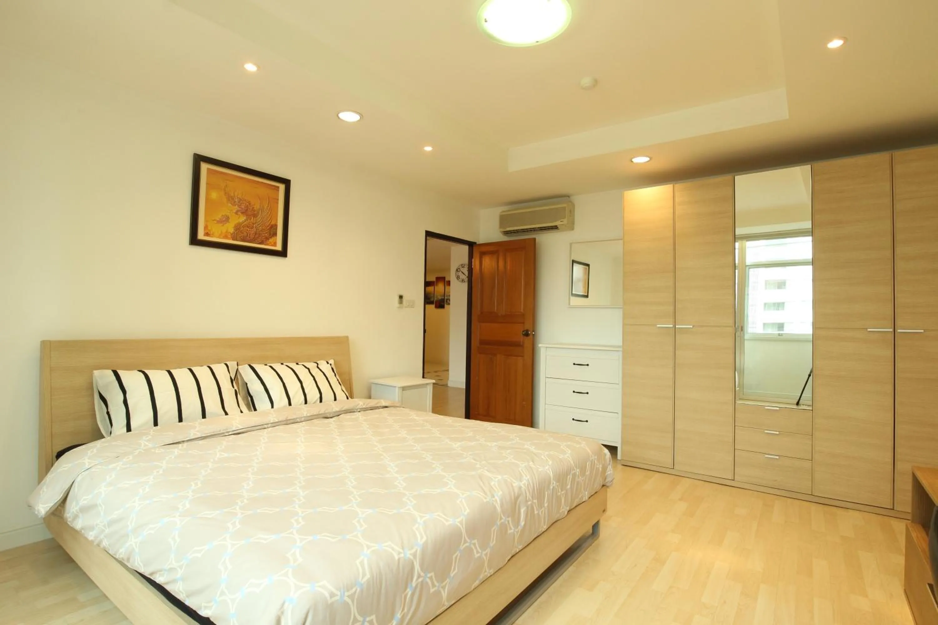Bedroom, Bed in Serena Sathorn Suites
