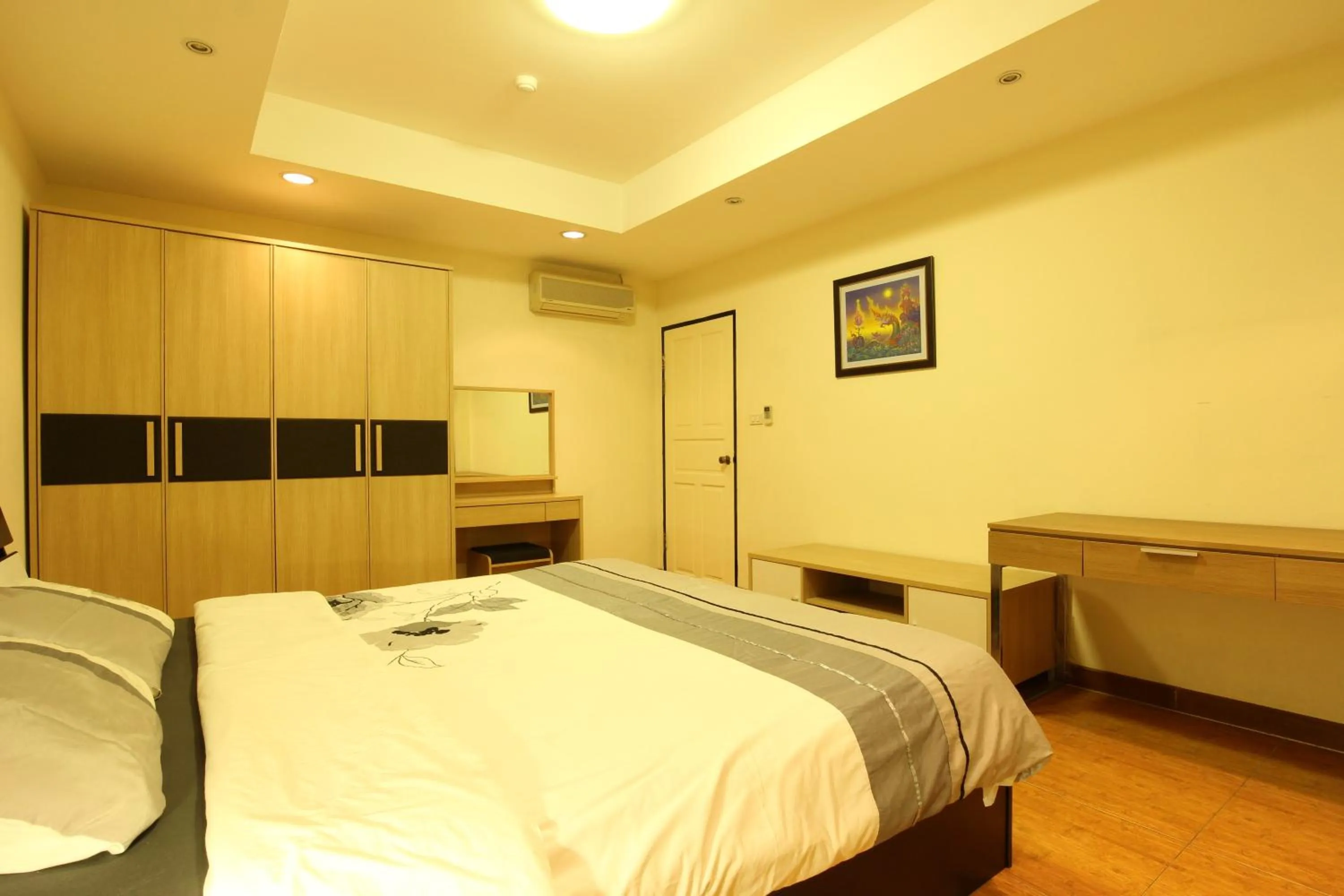 Bedroom, Bed in Serena Sathorn Suites