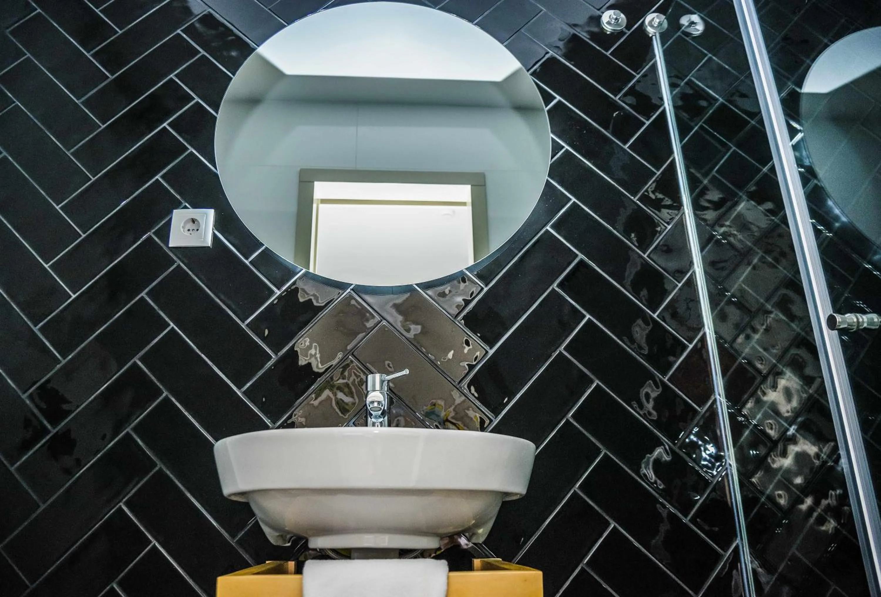 Toilet in Hotel Singular Porto Aeroporto