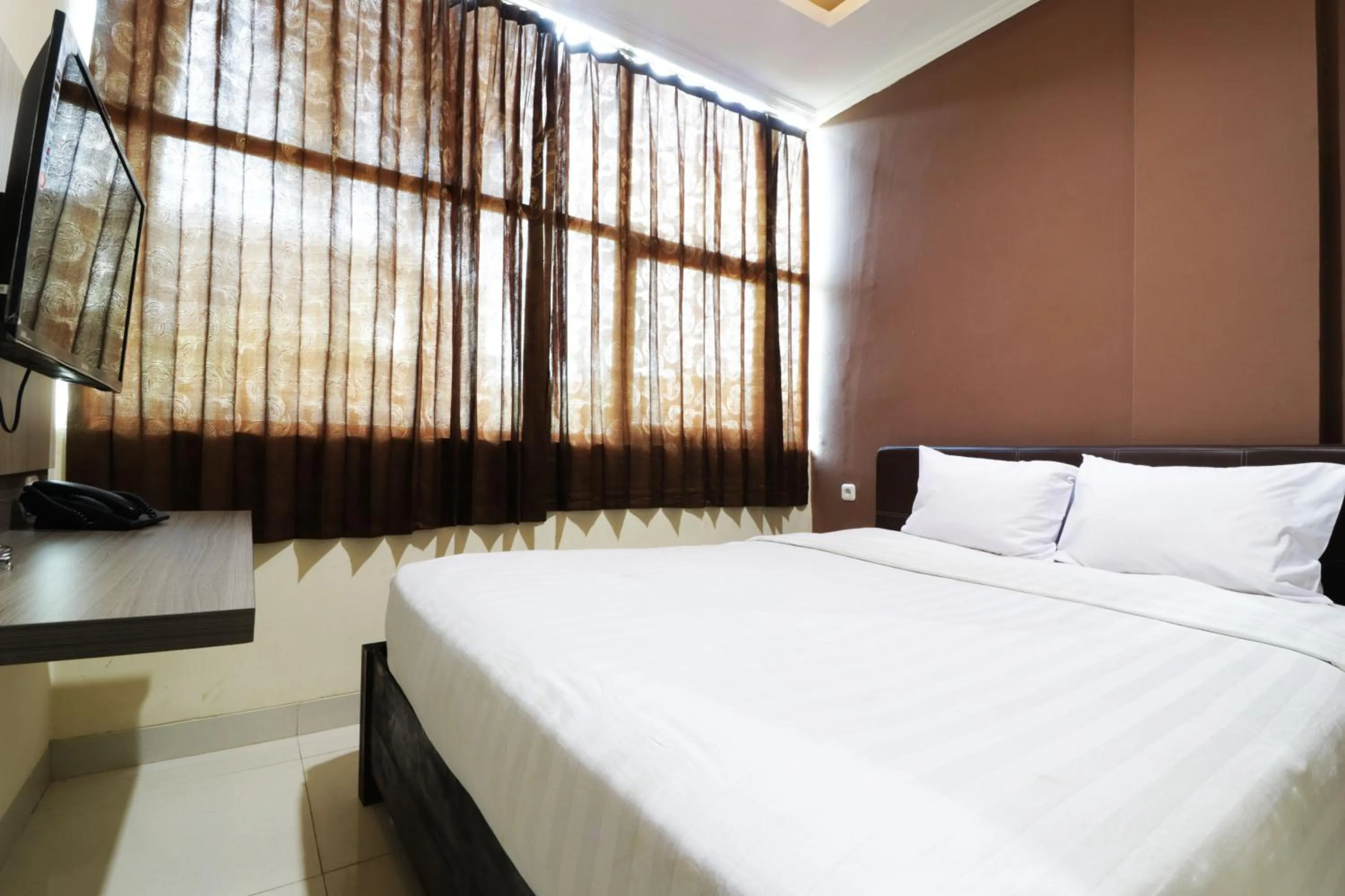 Bedroom, Bed in Hotel Istana Bungur