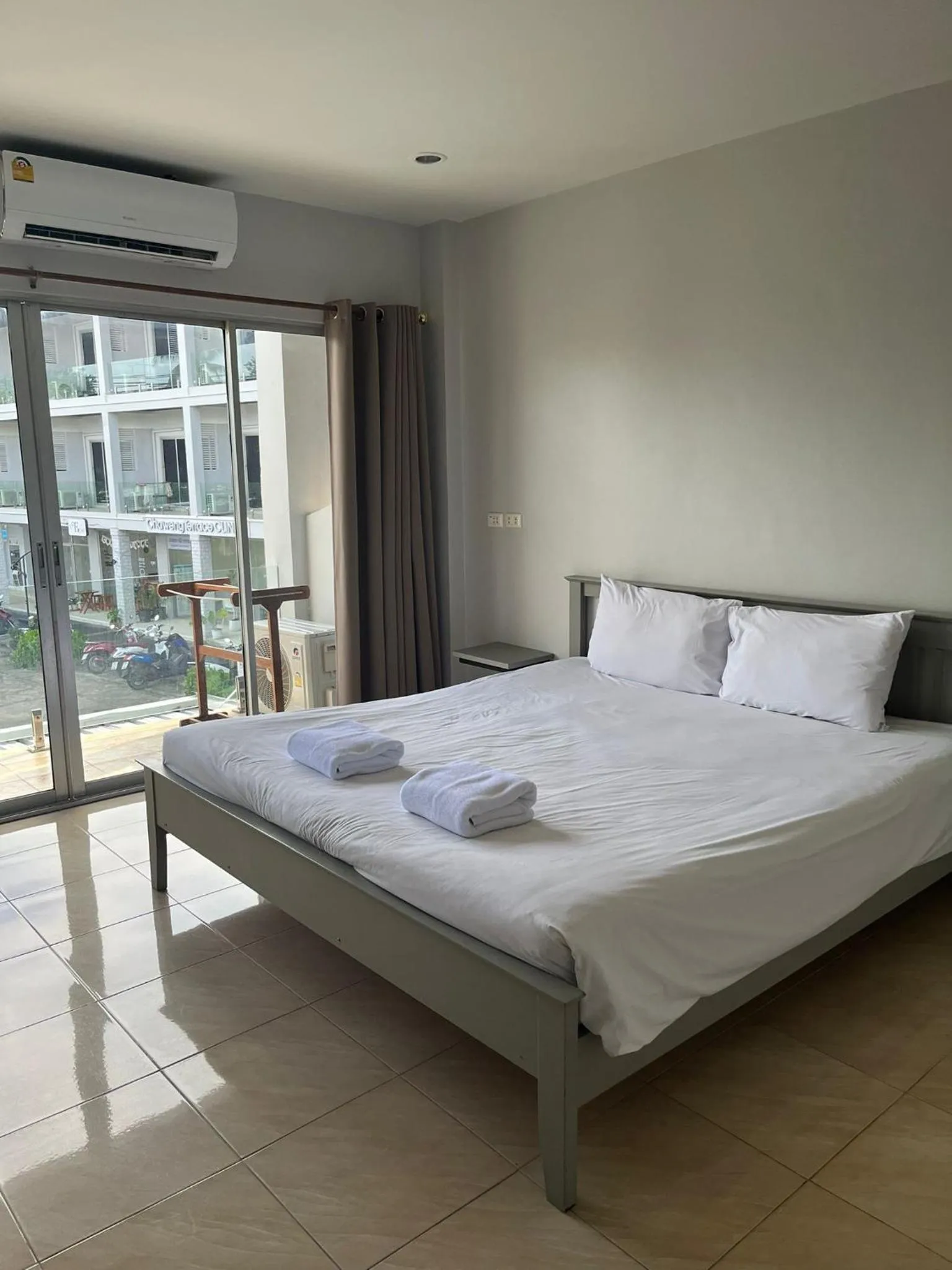 Property building, Bed in Chaweng Terrace