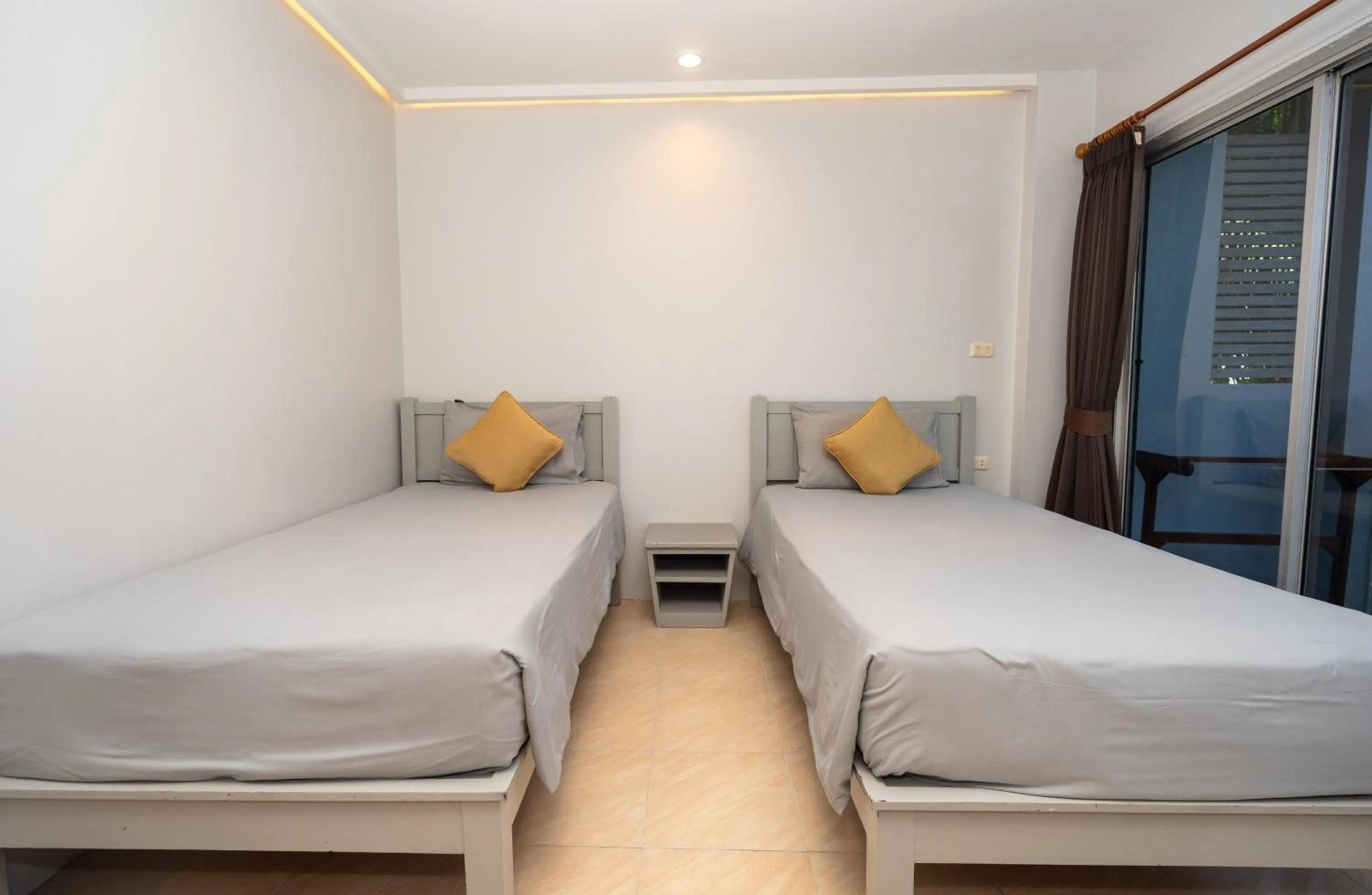 Property building, Bed in Chaweng Terrace