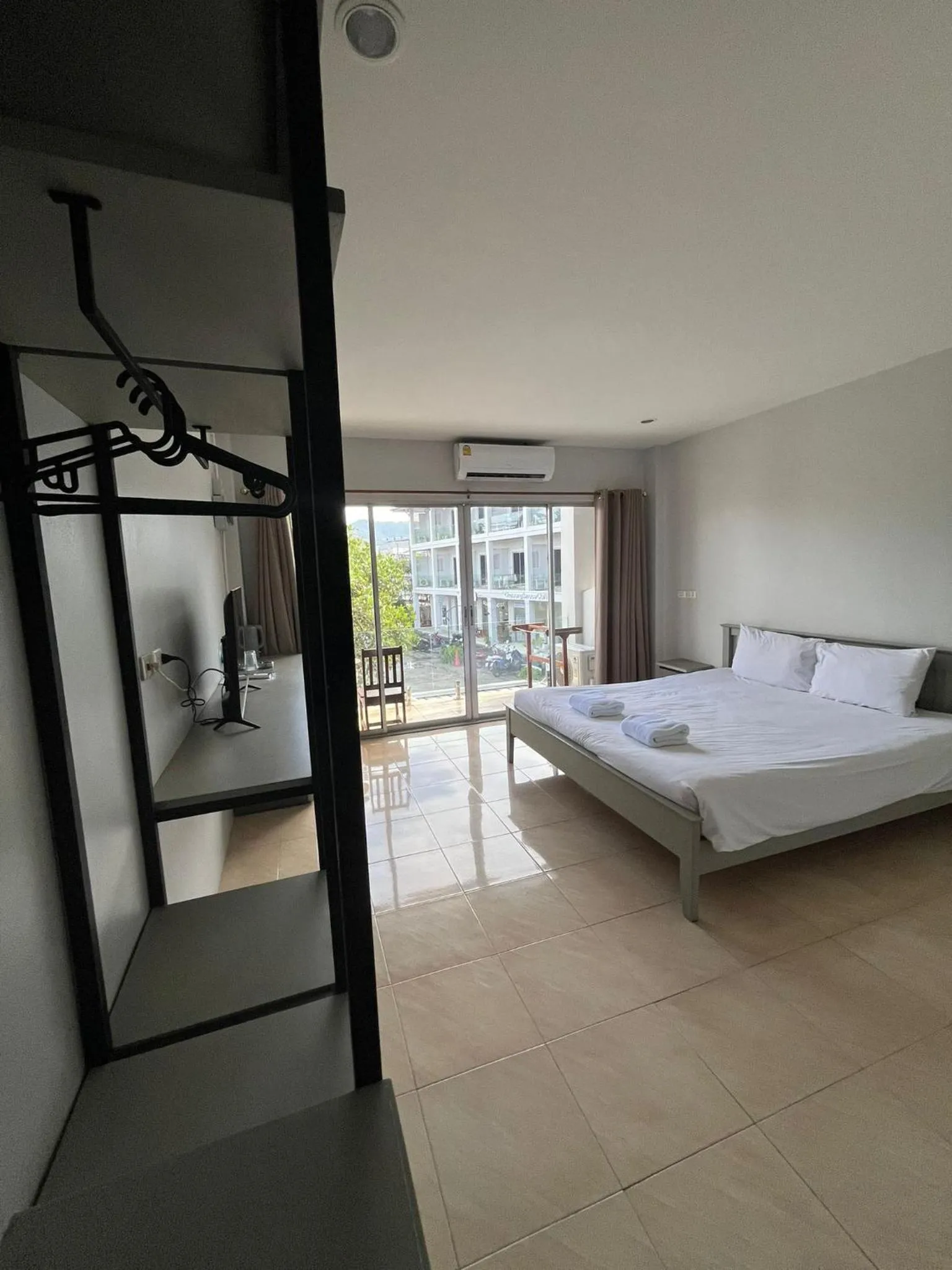 Property building, Bed in Chaweng Terrace