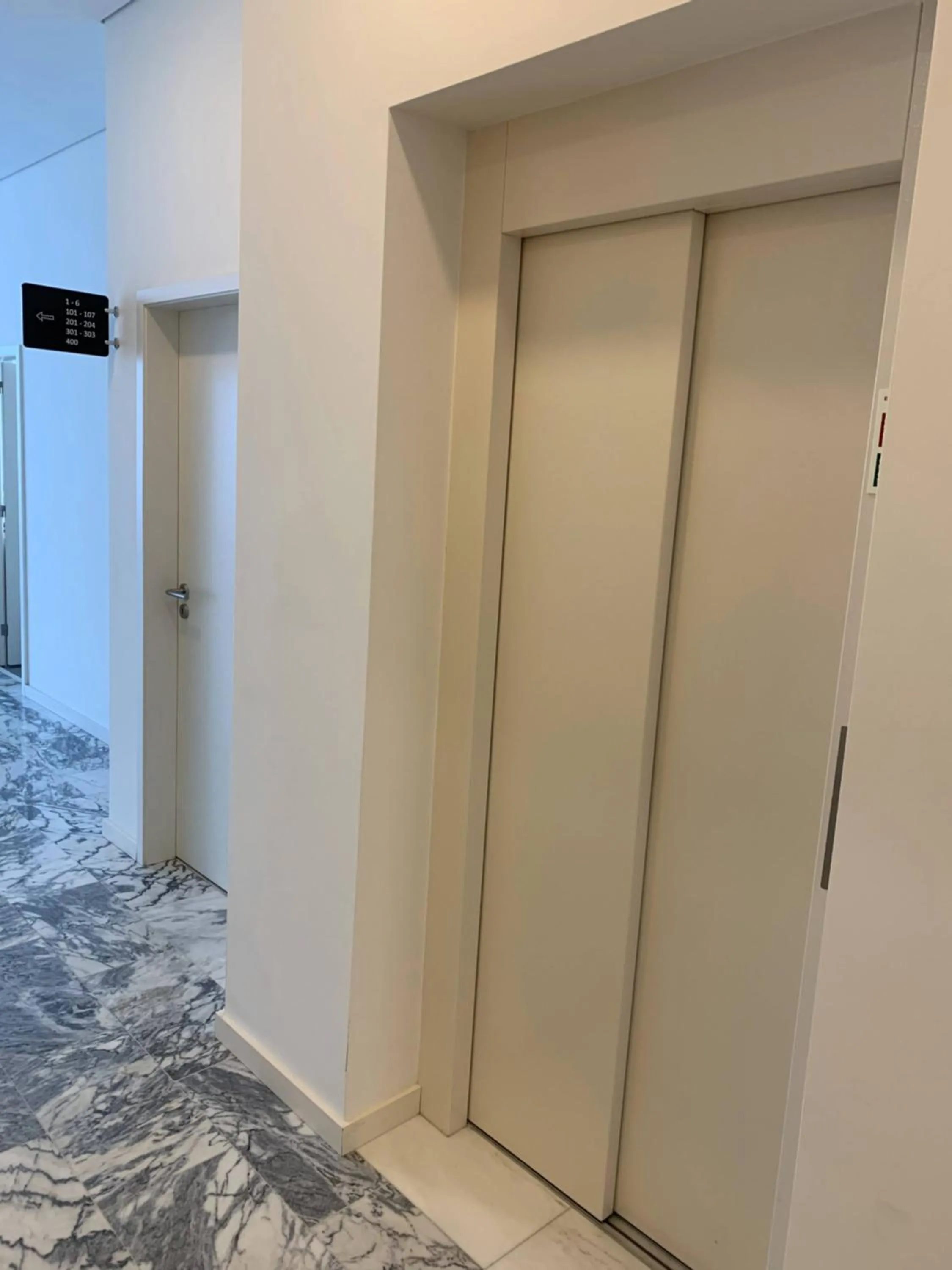 elevator in Hotel Areosa