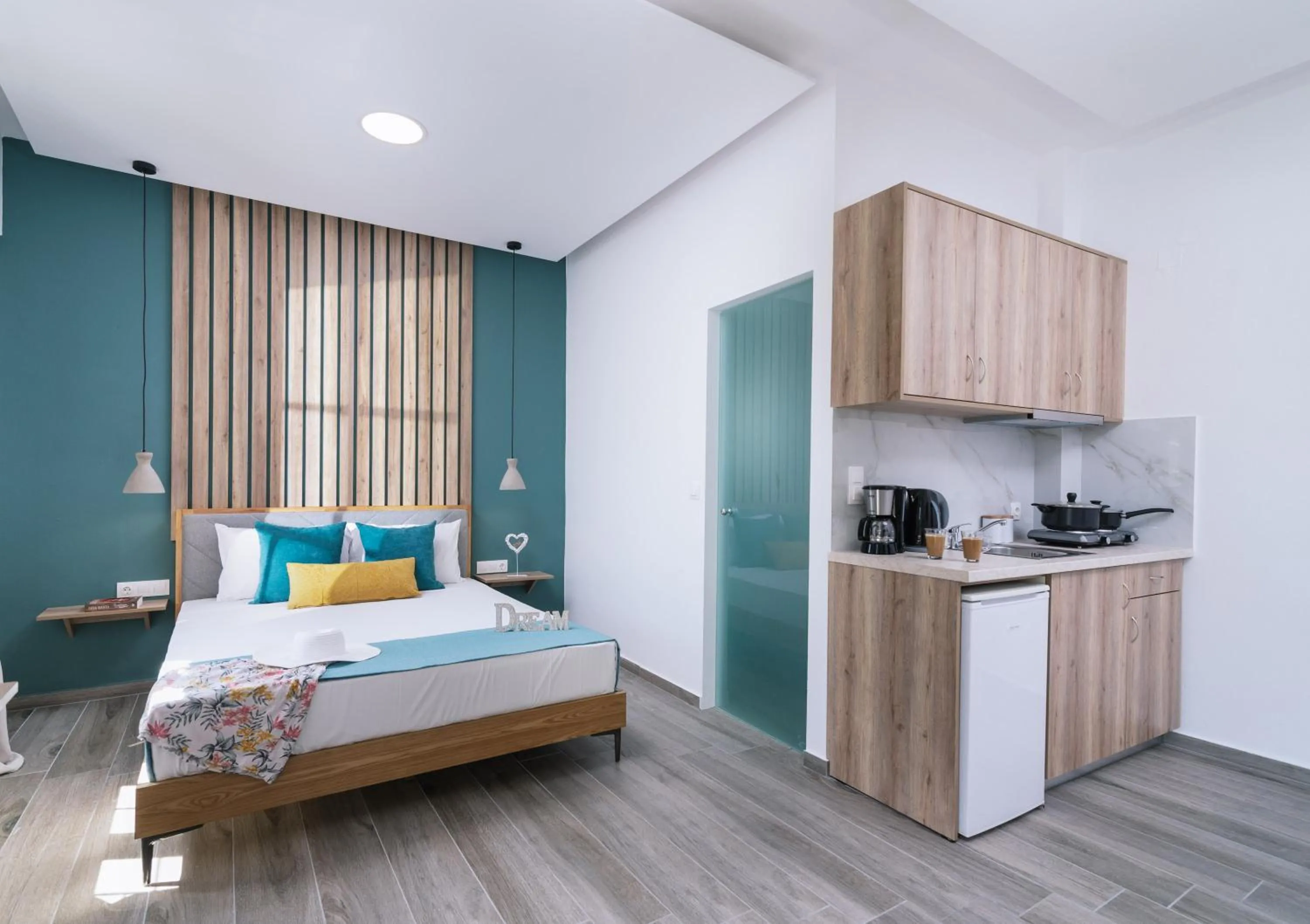 Photo of the whole room, Bed in Ermis Luxury Suites & Apartments