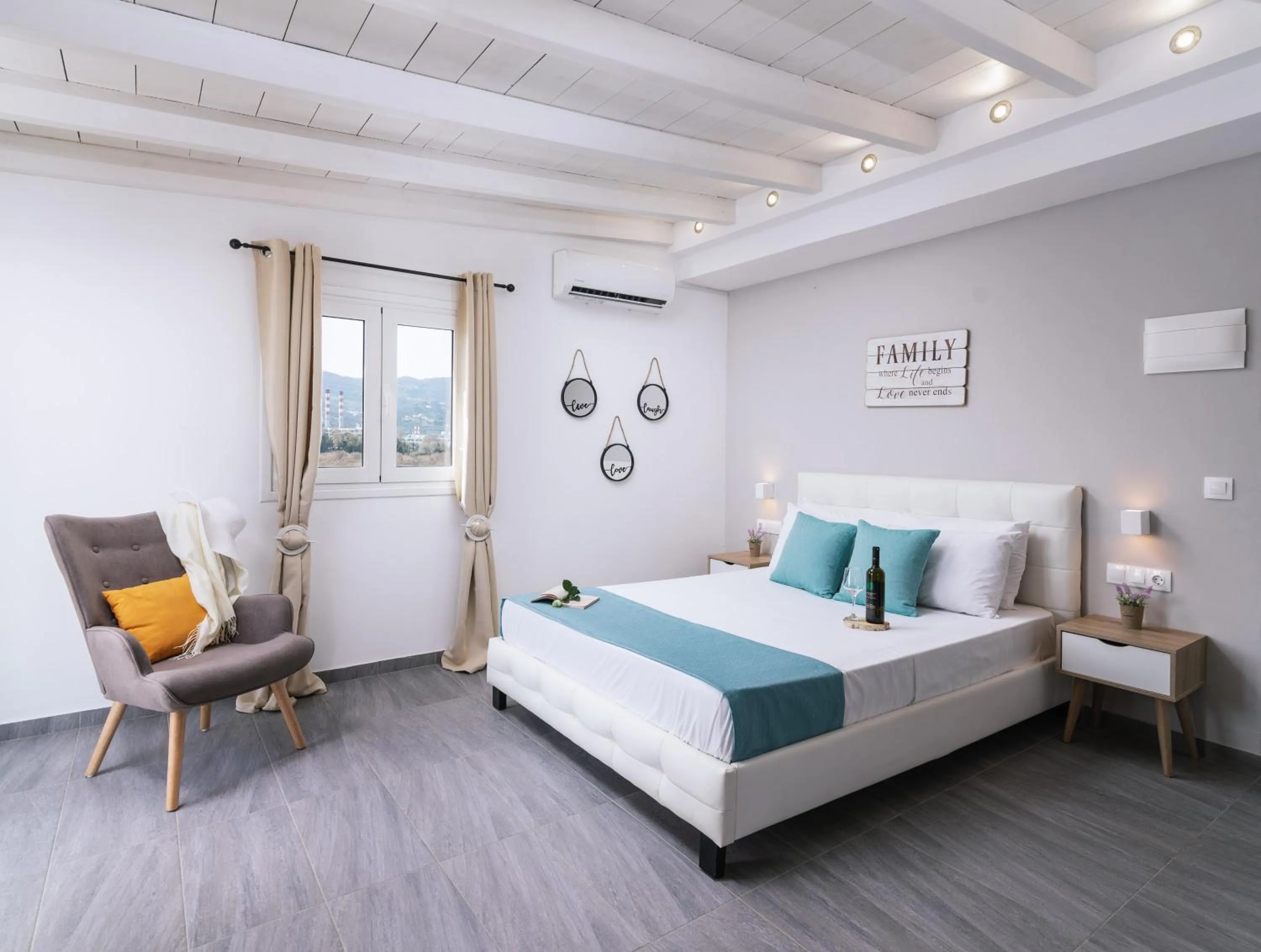 Photo of the whole room, Bed in Ermis Luxury Suites & Apartments