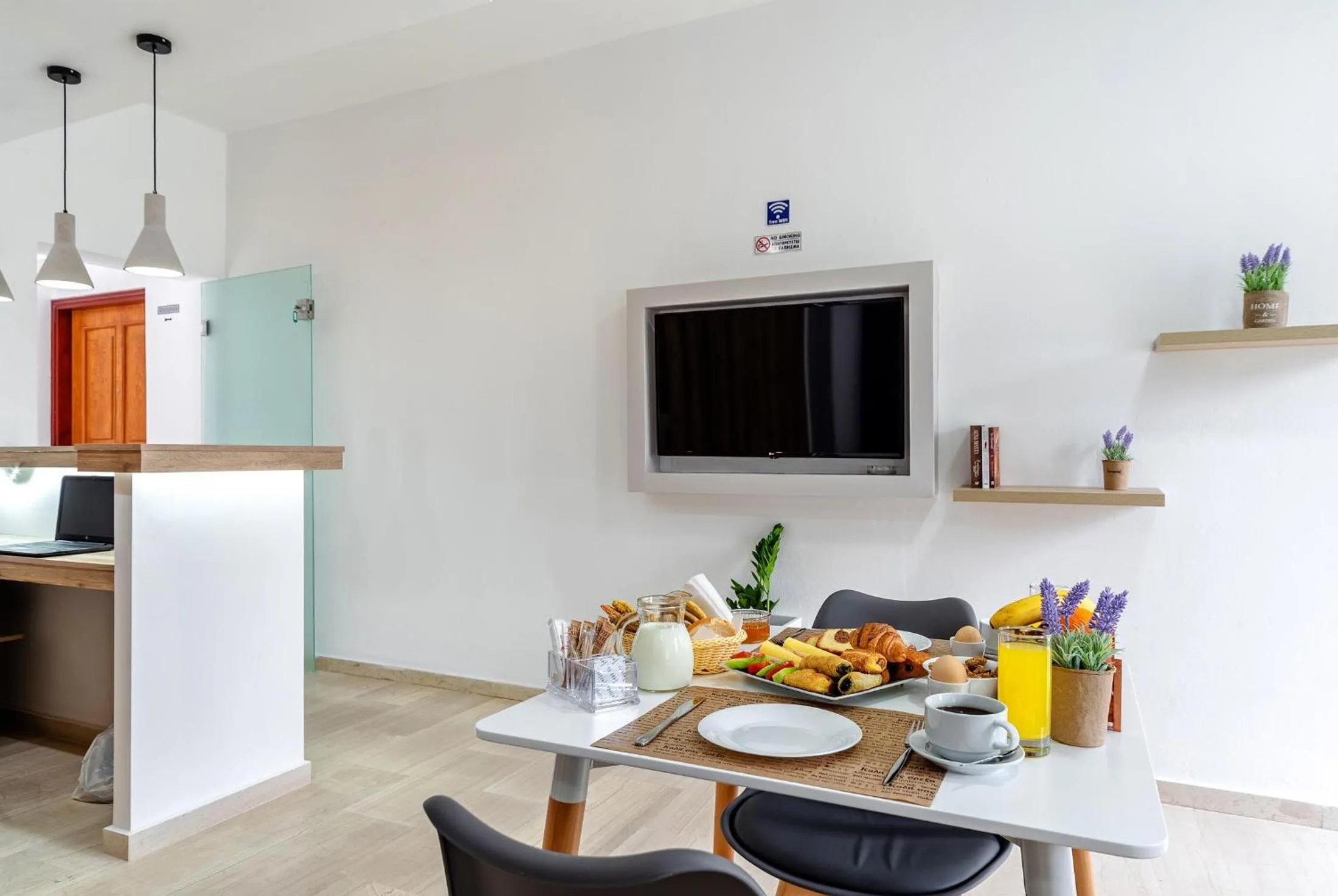 Dining area in Ermis Luxury Suites & Apartments
