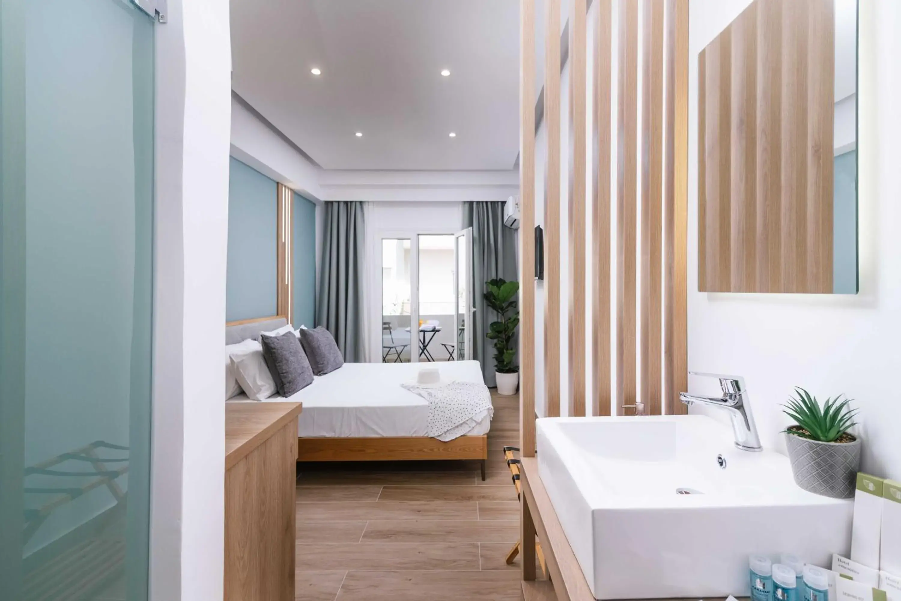 Deluxe Junior Suite in Ermis Luxury Suites & Apartments Deluxe Junior Suite in Ermis Luxury Suites & Apartments