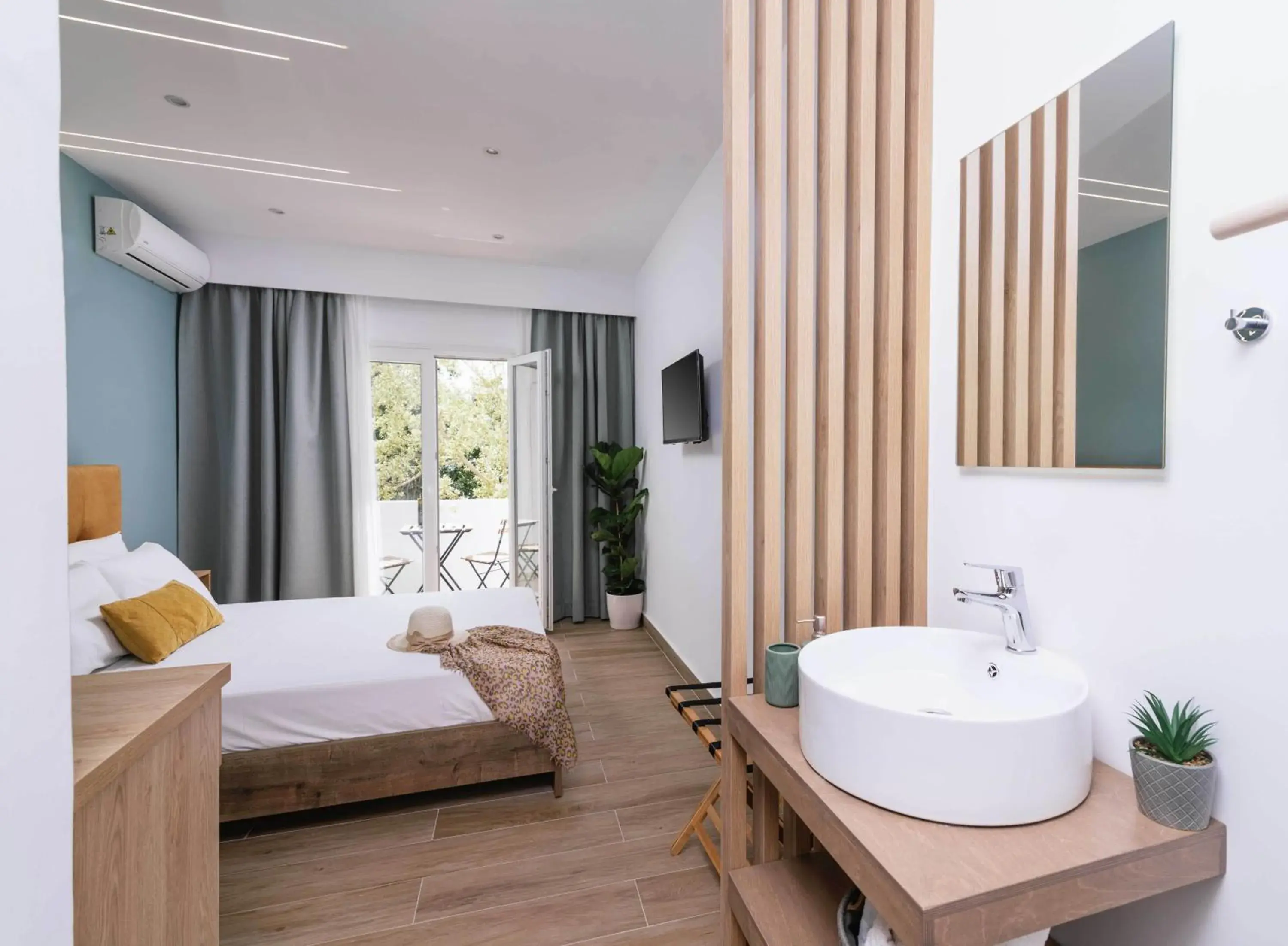 Ermis Luxury Suites & Apartments Ermis Luxury Suites & Apartments