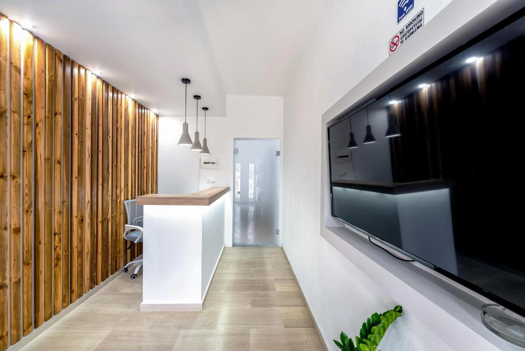 Communal lounge/ TV room in Ermis Luxury Suites & Apartments
