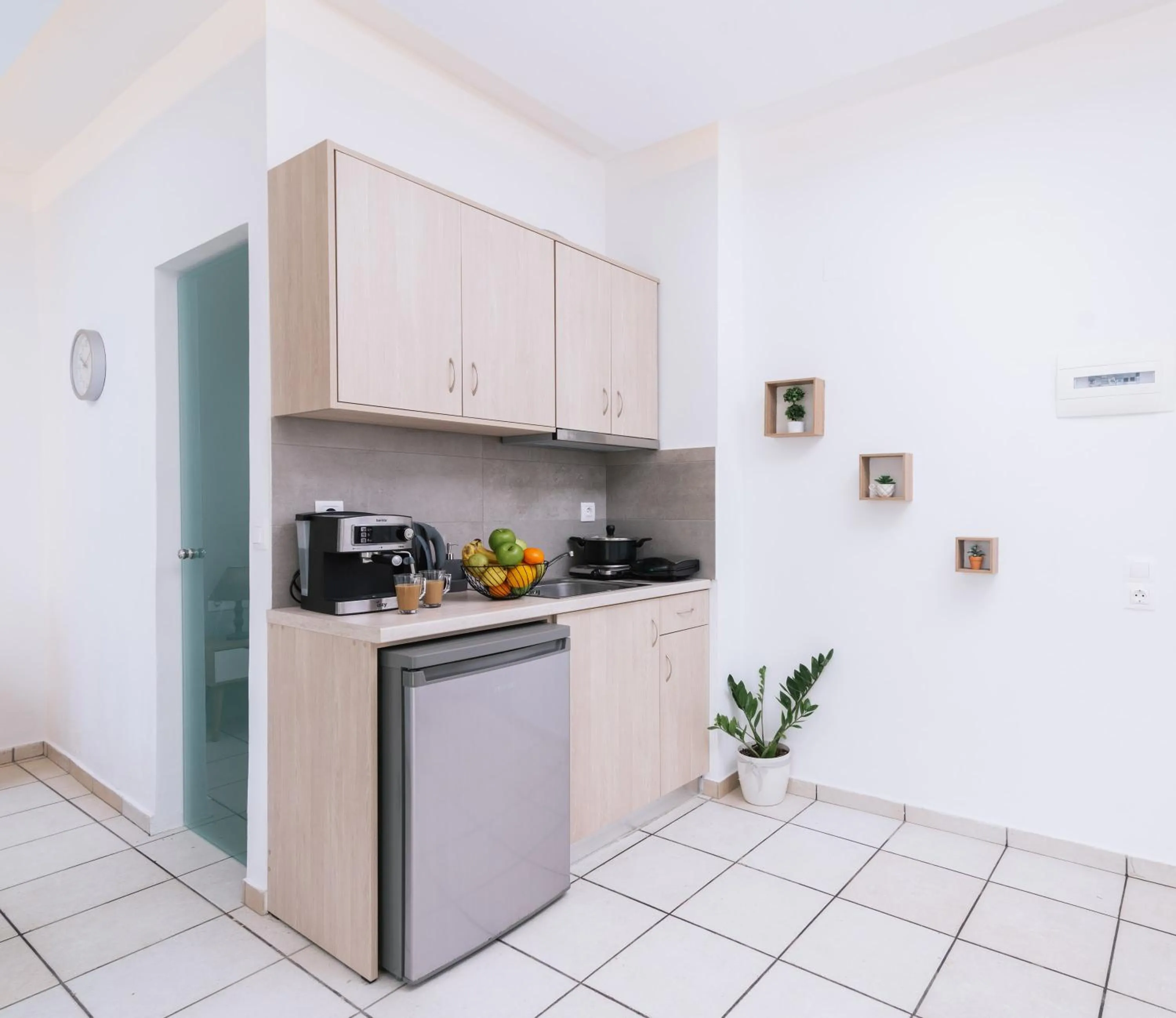 Kitchen or kitchenette in Ermis Luxury Suites & Apartments