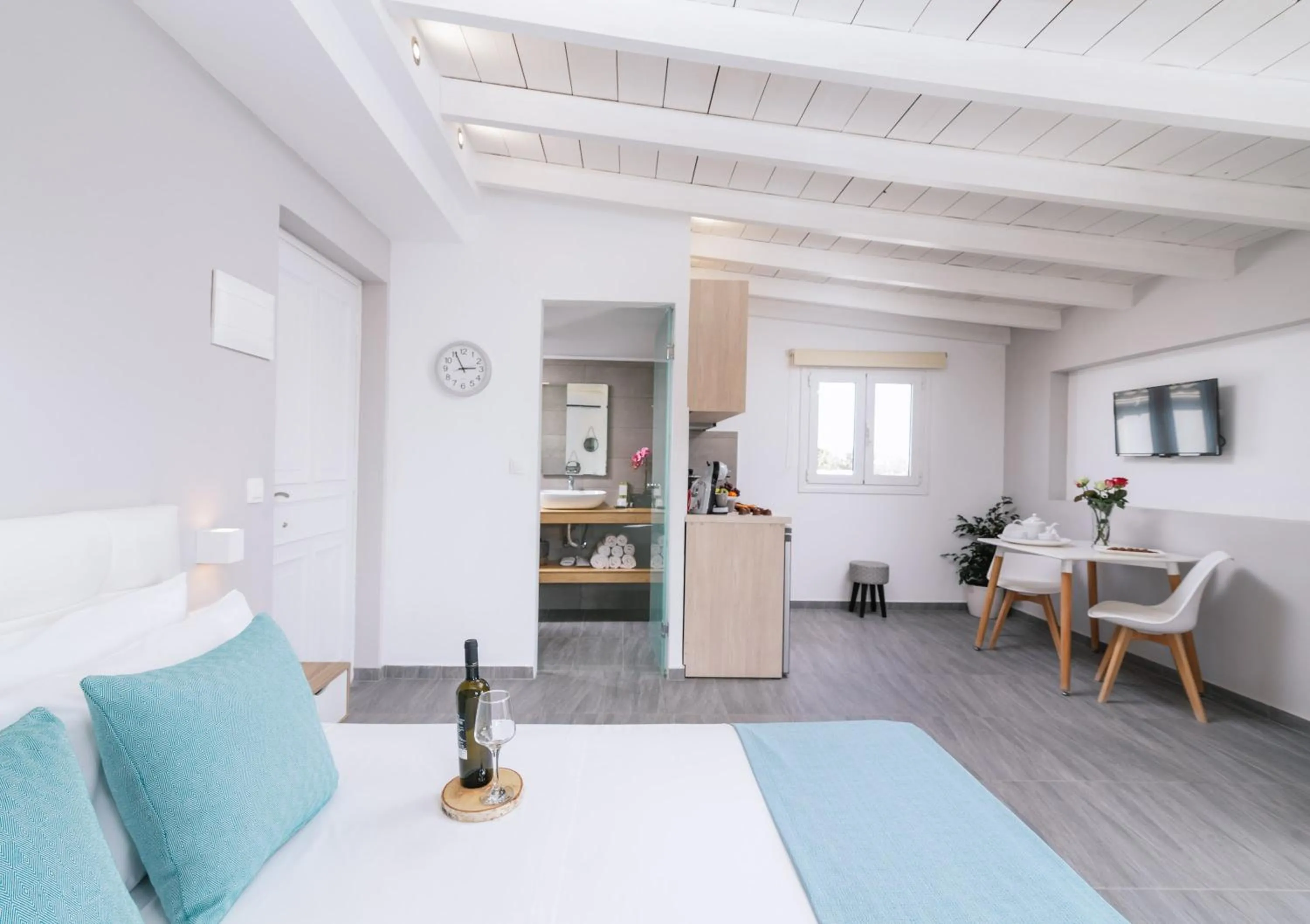 Photo of the whole room in Ermis Luxury Suites & Apartments