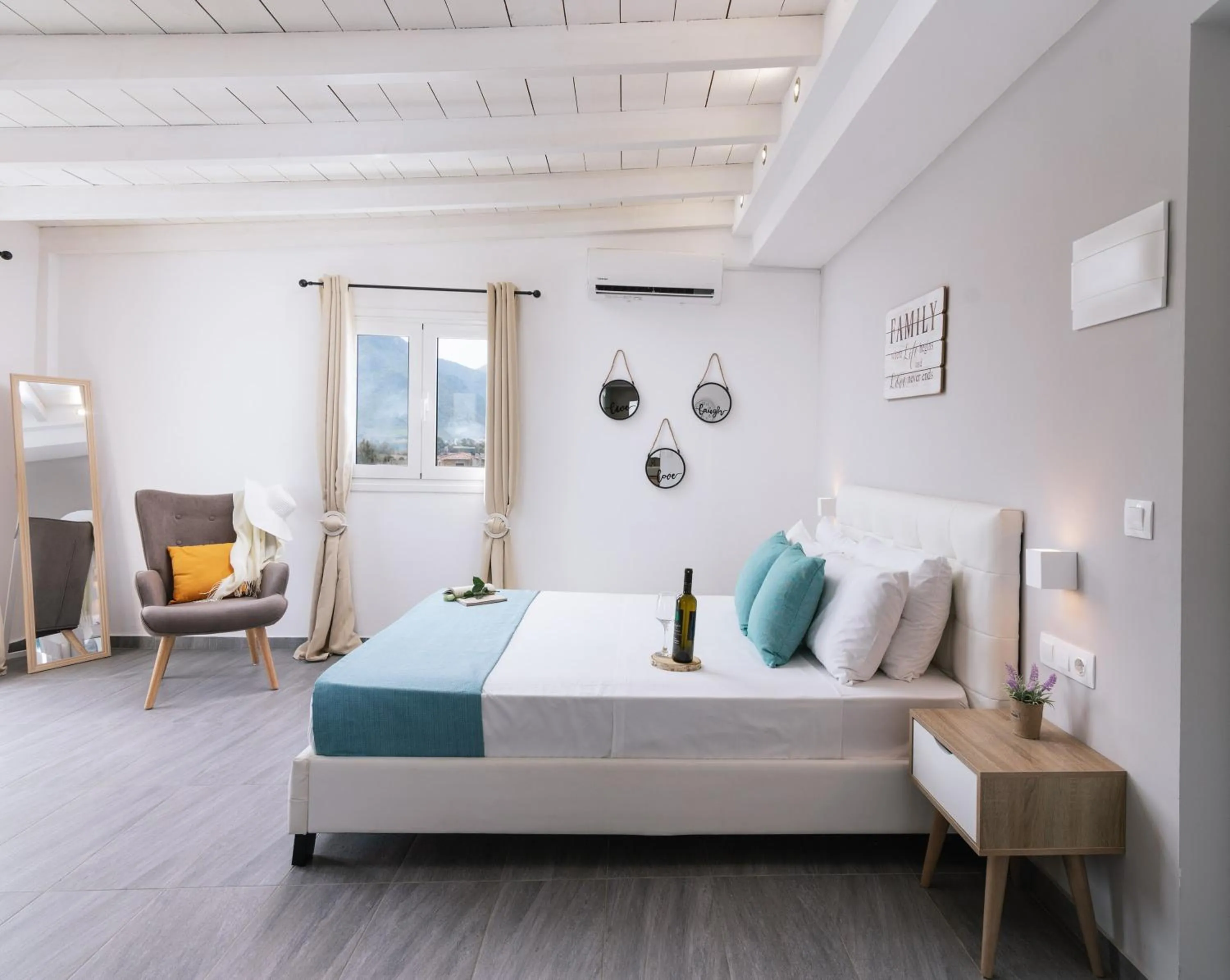 Photo of the whole room, Bed in Ermis Luxury Suites & Apartments