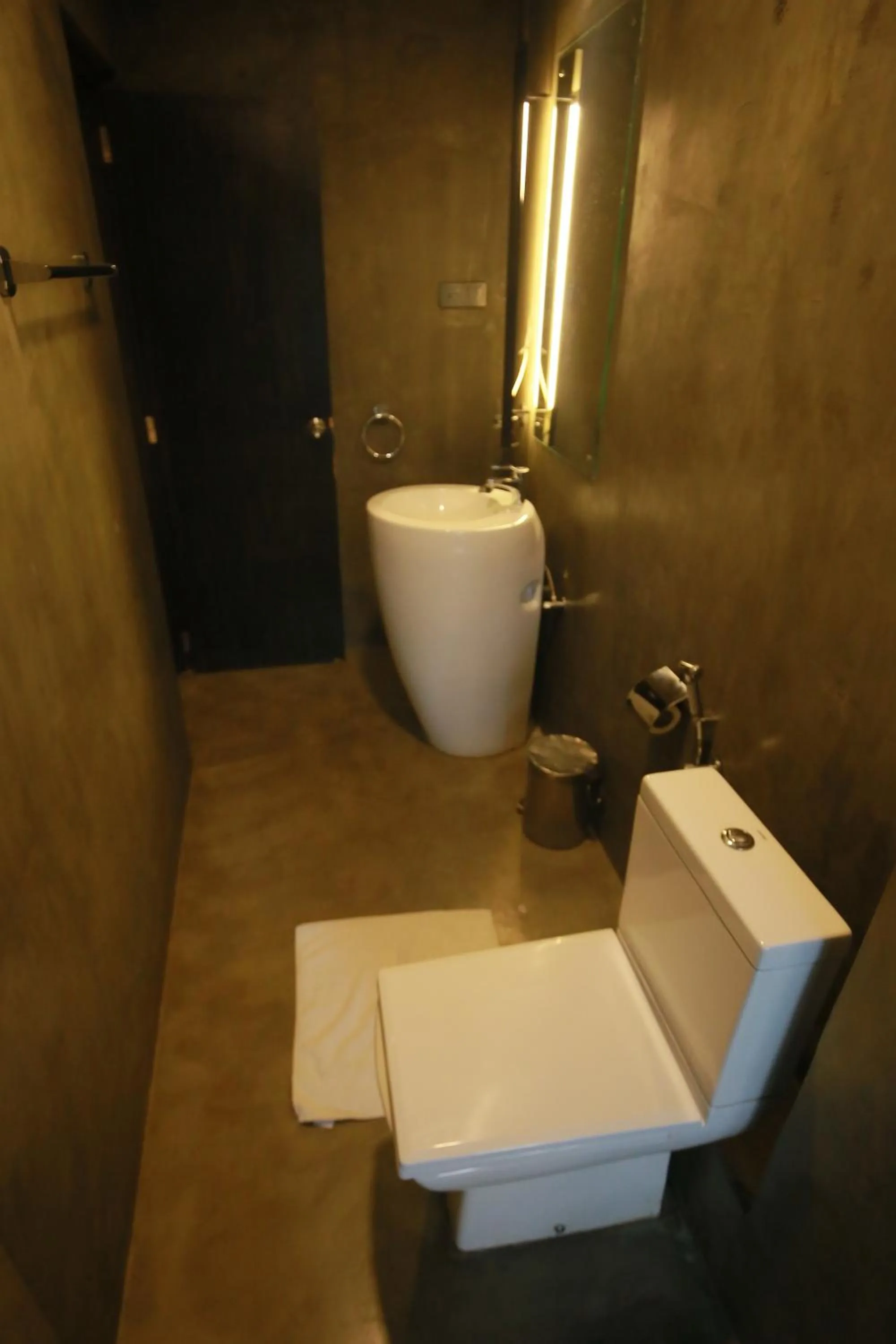 Toilet in BBQ HUB Ella