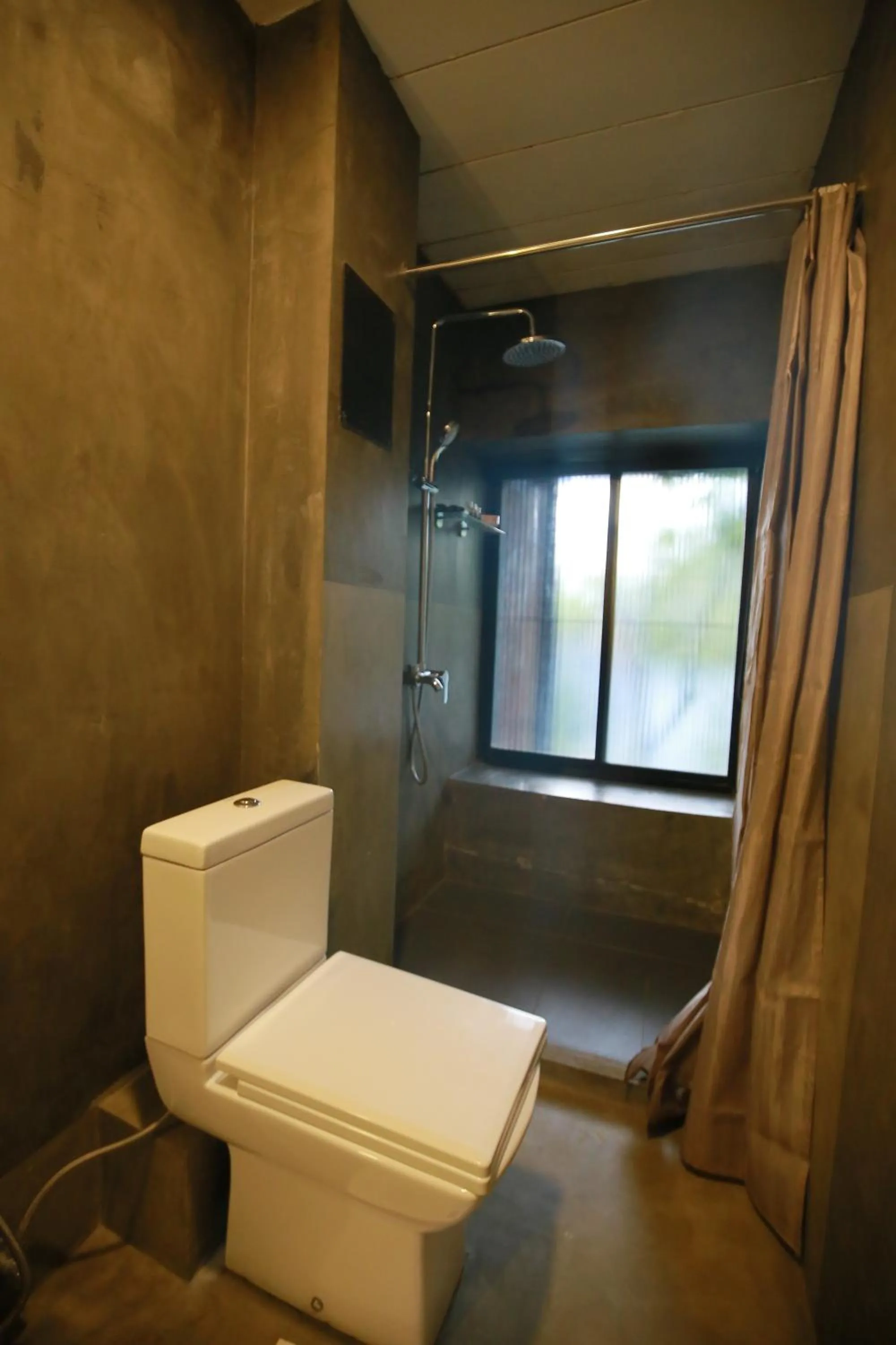 Shower in BBQ HUB Ella