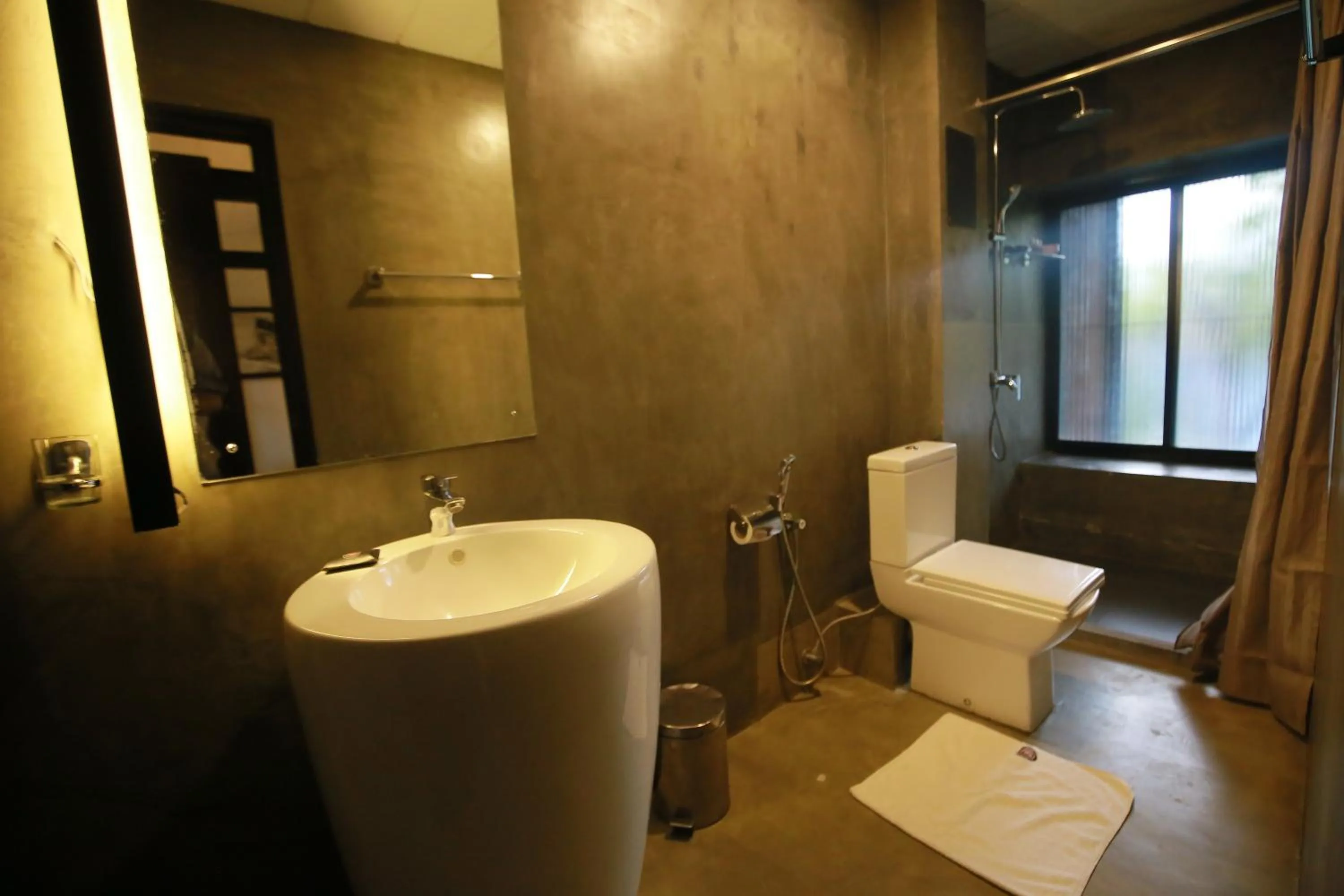 Shower in BBQ HUB Ella