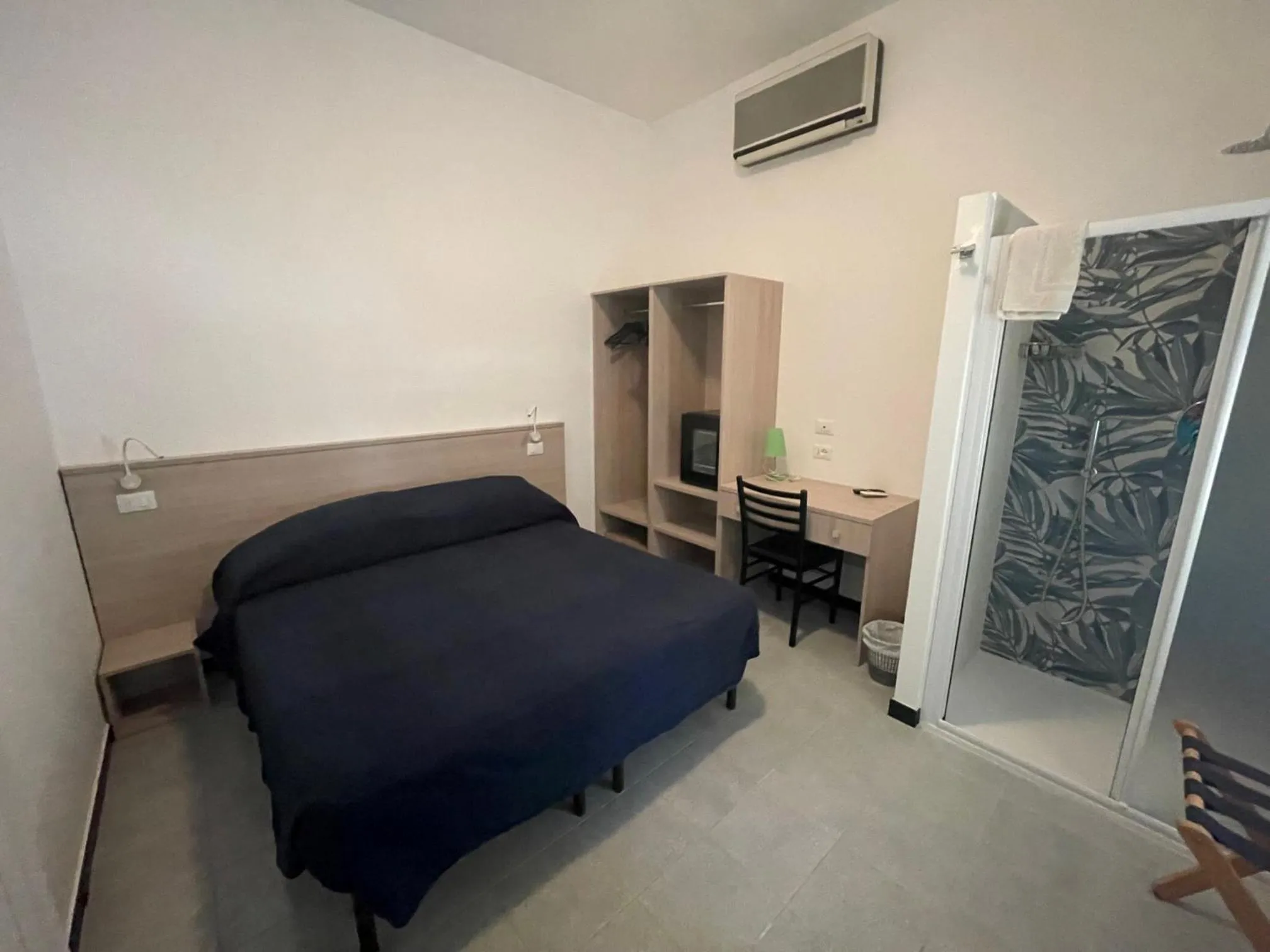 Photo of the whole room, Bed in Hotel Deutsche Familien