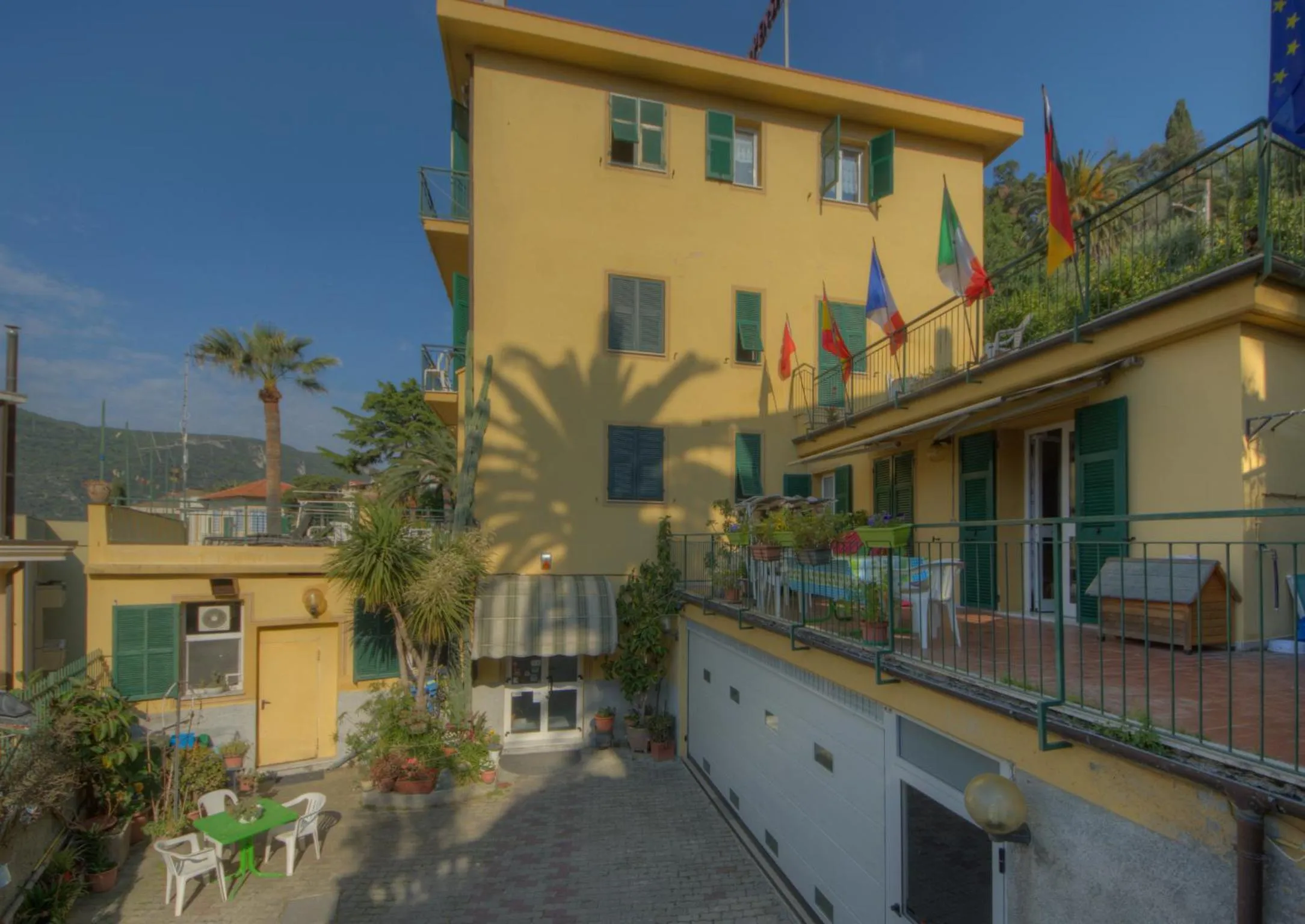 Property building in Hotel Deutsche Familien