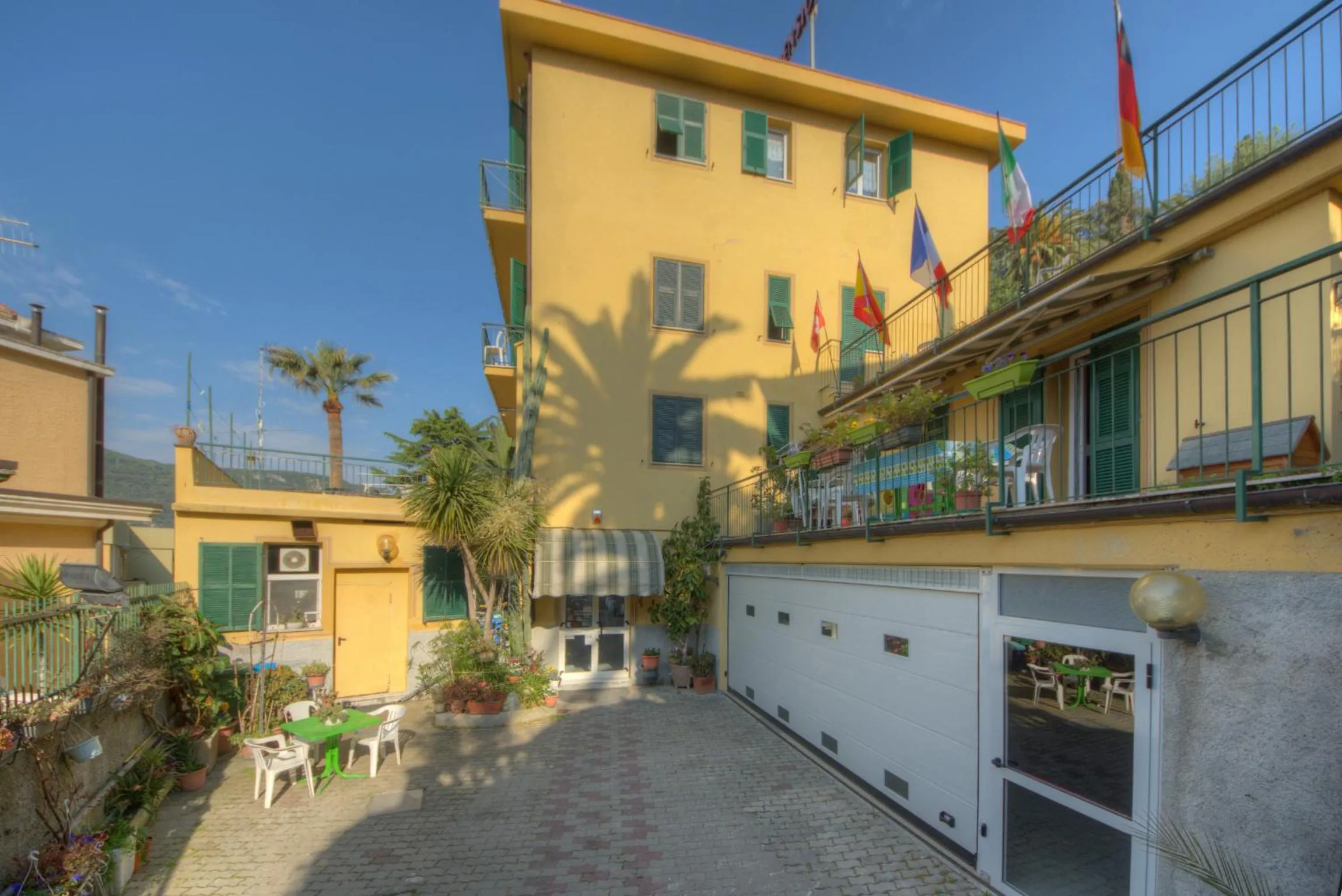 Property building in Hotel Deutsche Familien