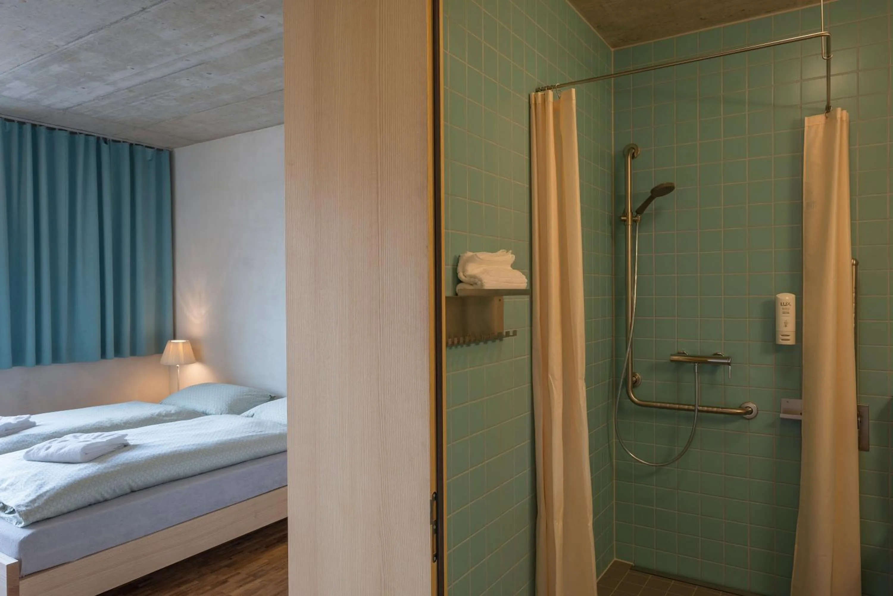 Shower, Bed in Saanen Gstaad Youth Hostel