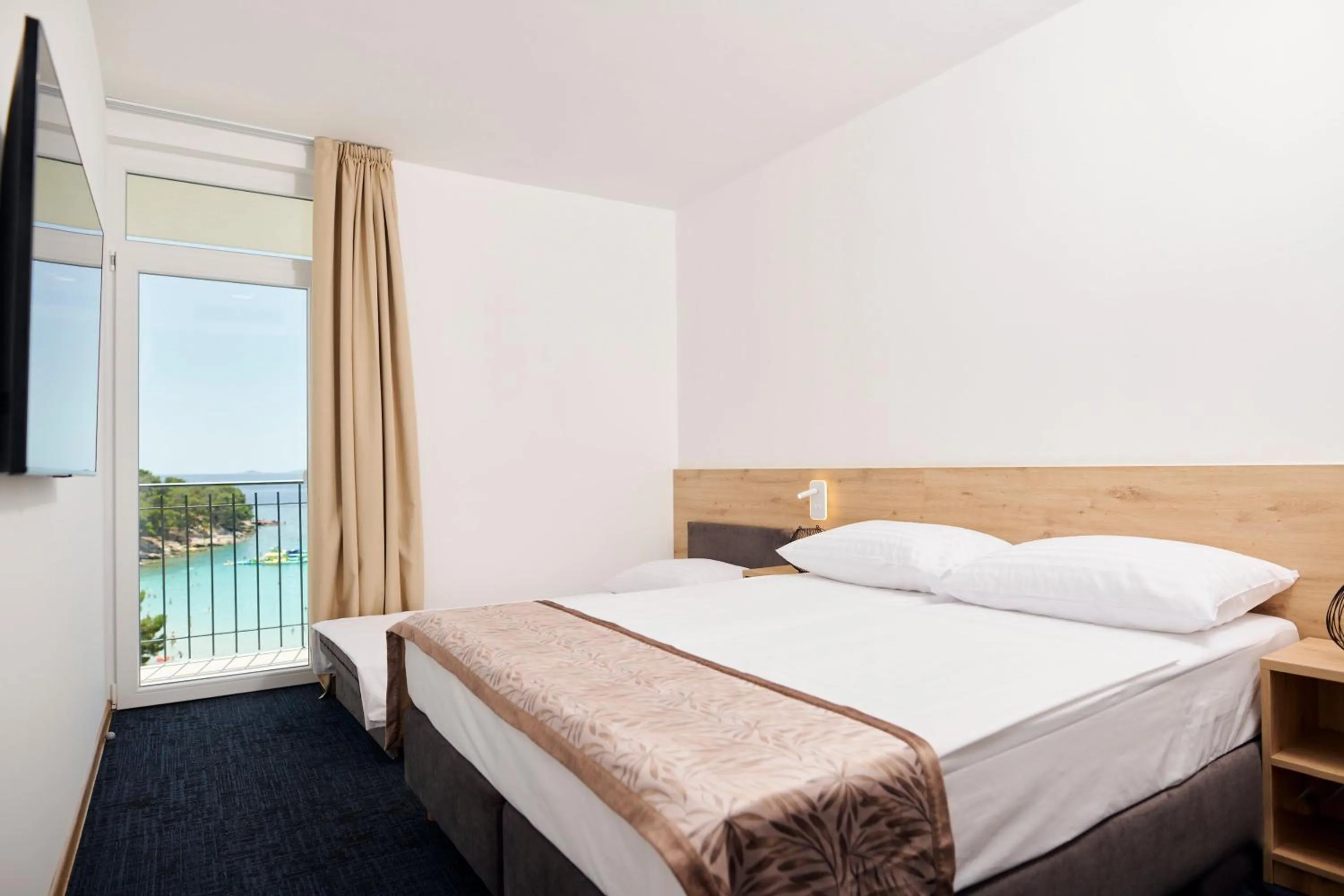 Balcony/Terrace, Bed in Colentum Resort Murter