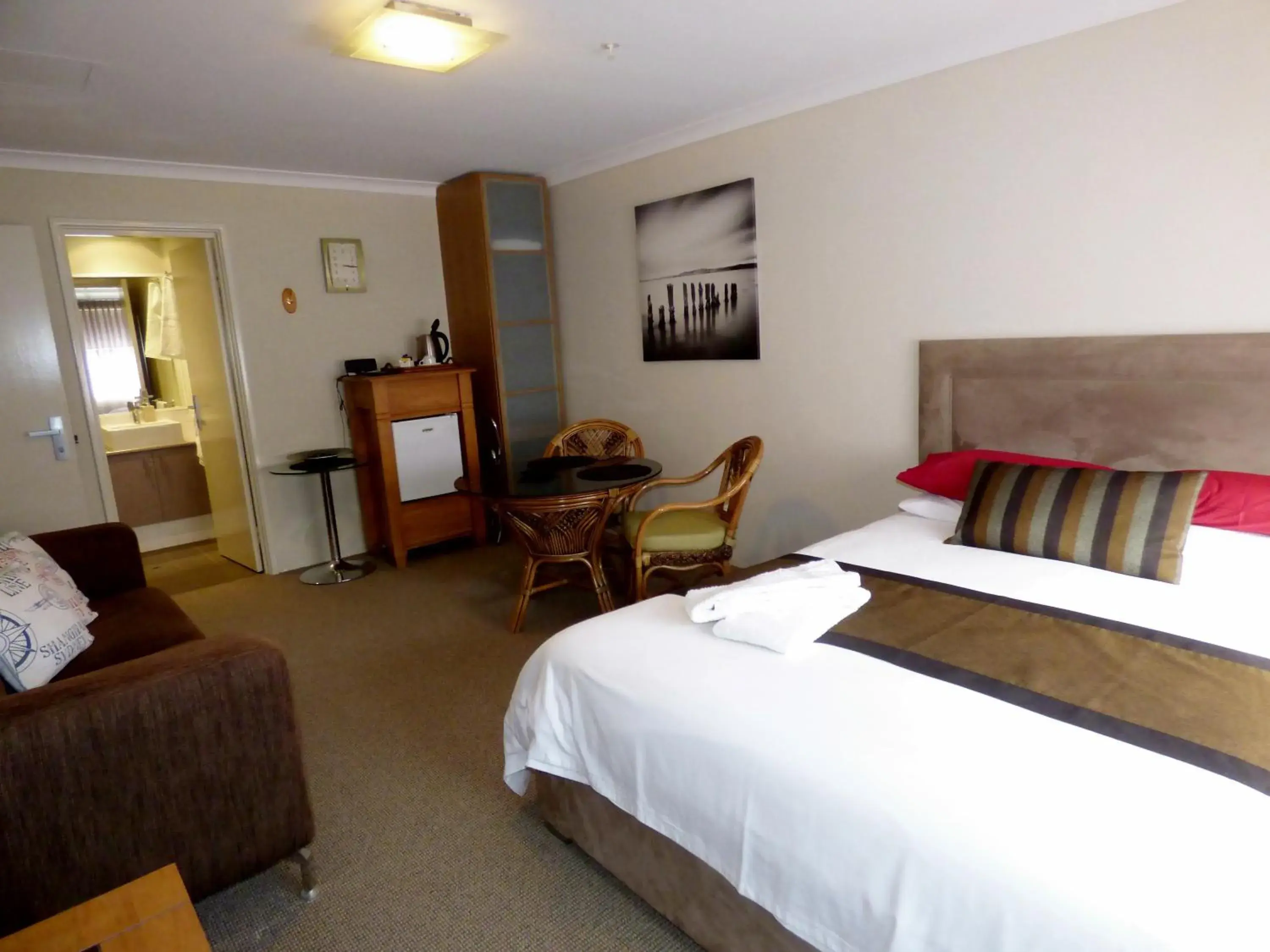 Room 6 Deluxe in Breakwater Short Stay Room 6 Deluxe in Breakwater Short Stay